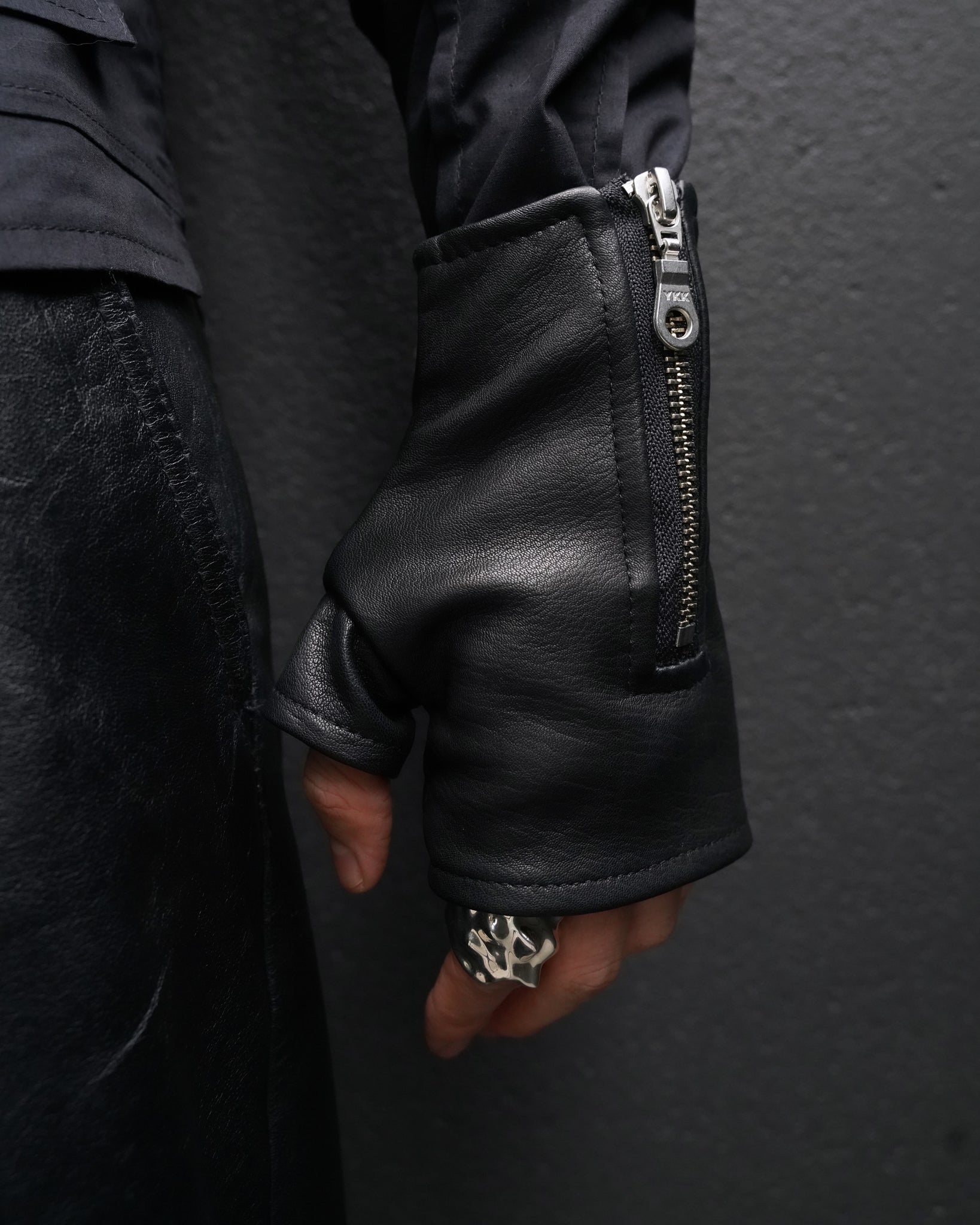 Fingerless Leather Zip Gloves