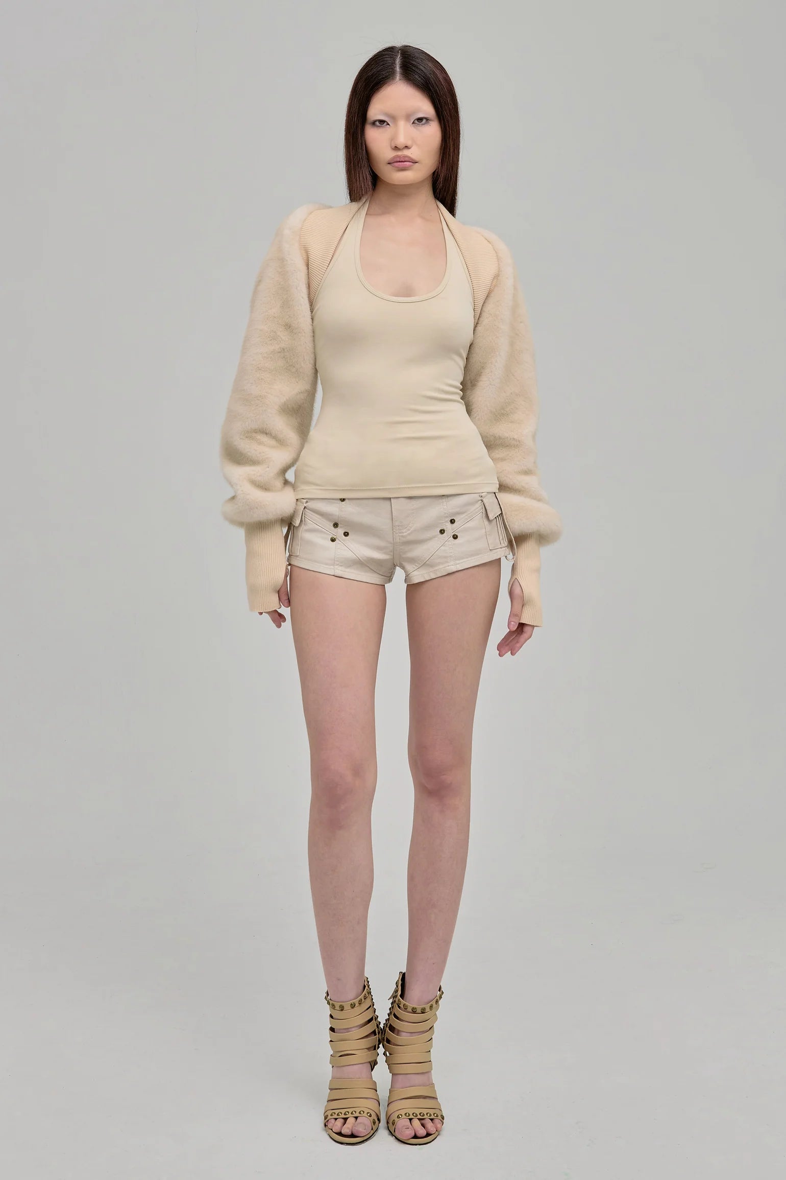 베이지색 유틸리티 반바지