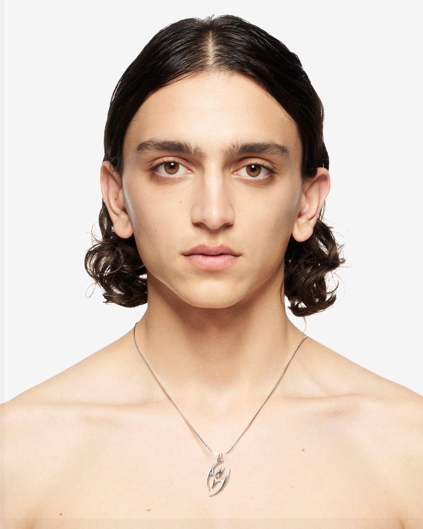 Halskette mit großem Anhänger aus Silber