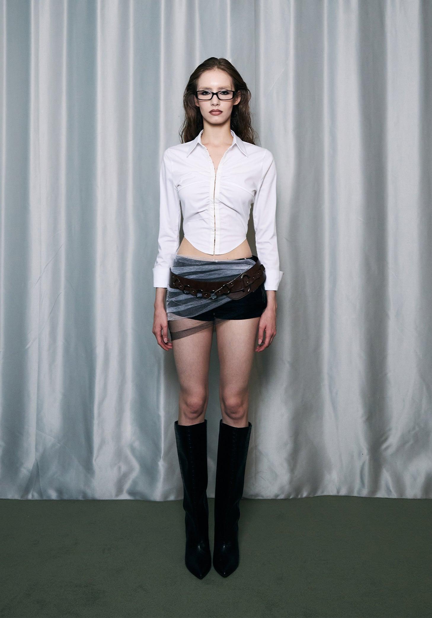 화이트 V자형 크롭 블라우스