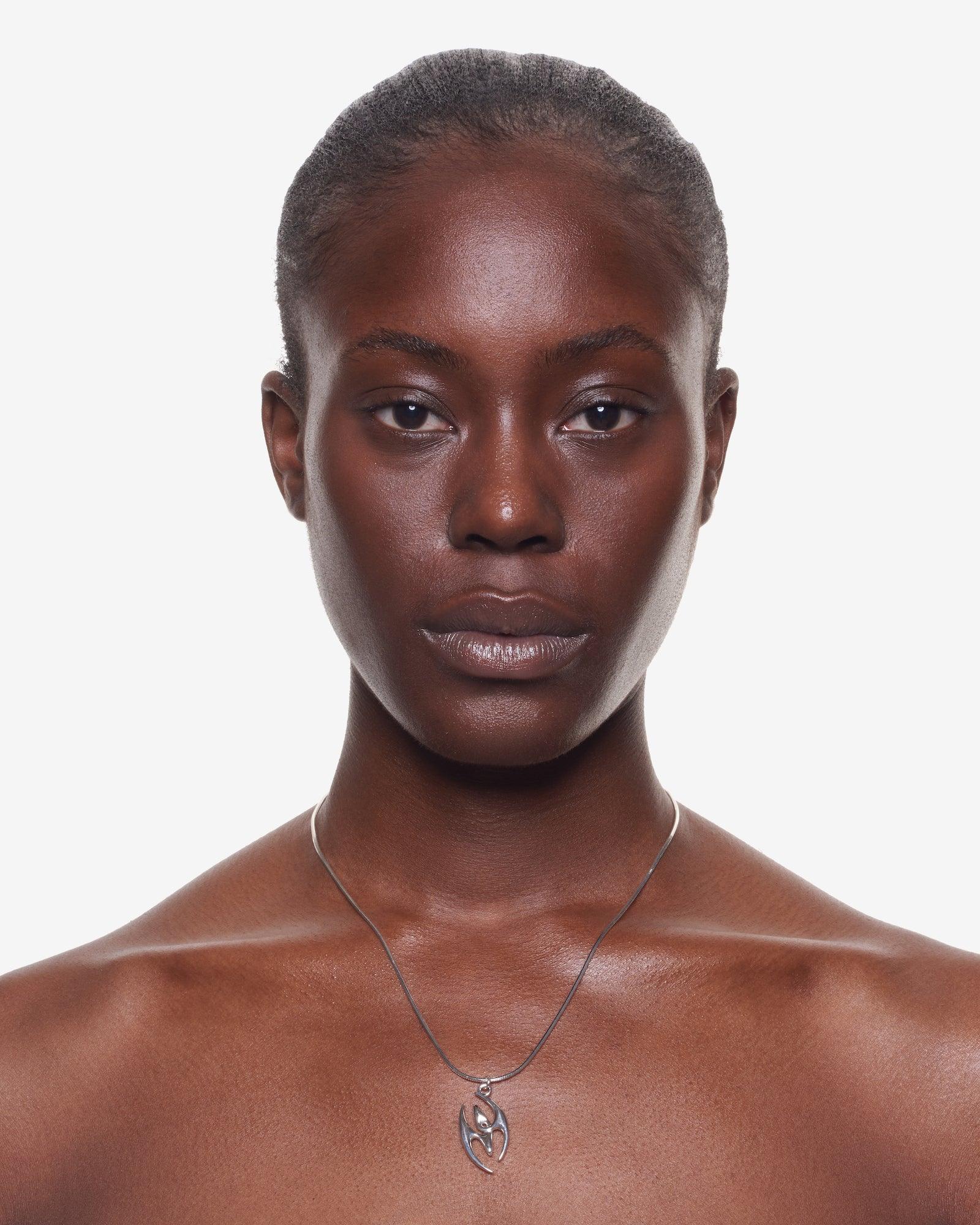 Halskette mit großem Anhänger aus Silber