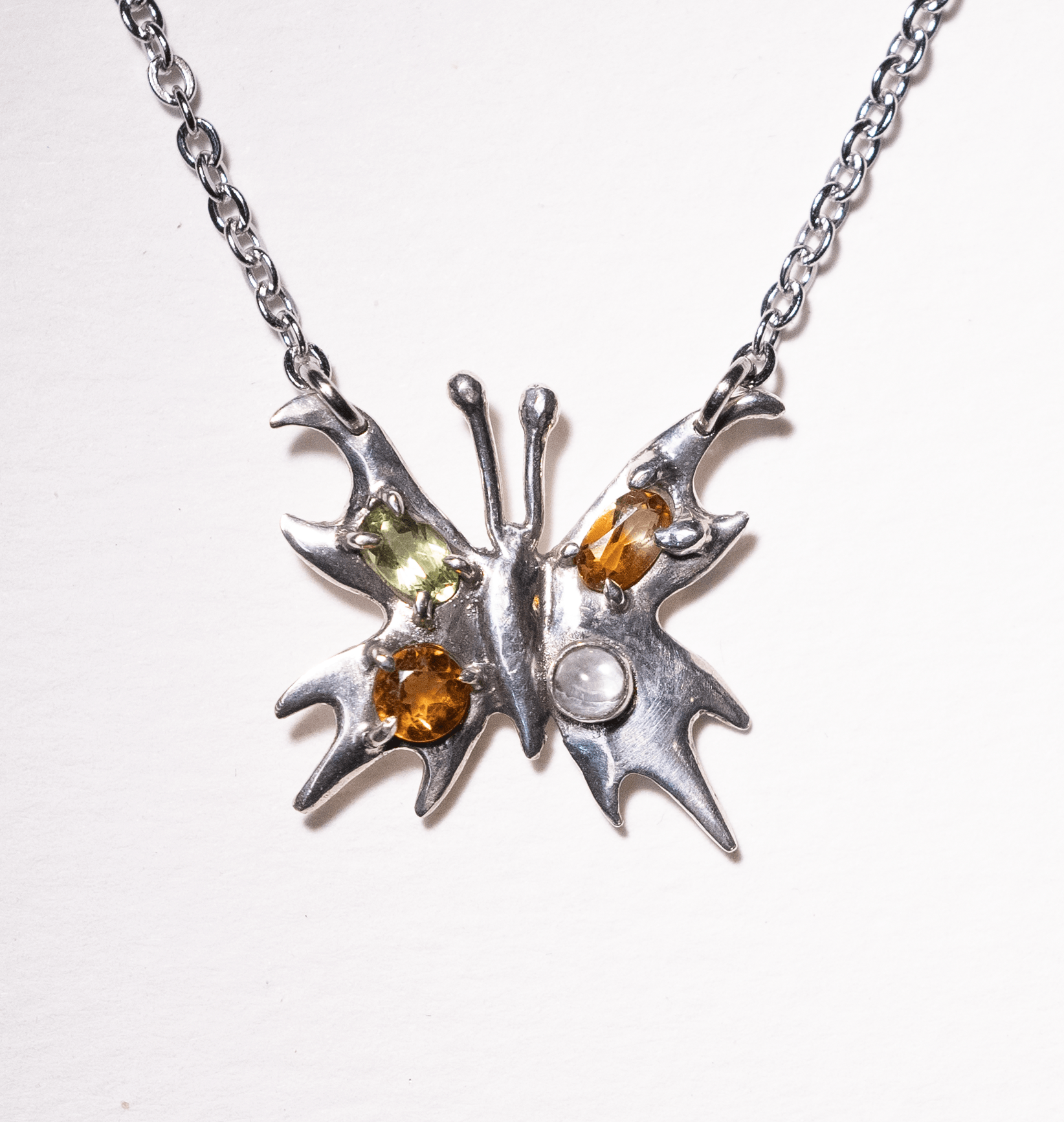 Chrome Pappillion Necklace (4 Stones) in Green/Orange/Blue