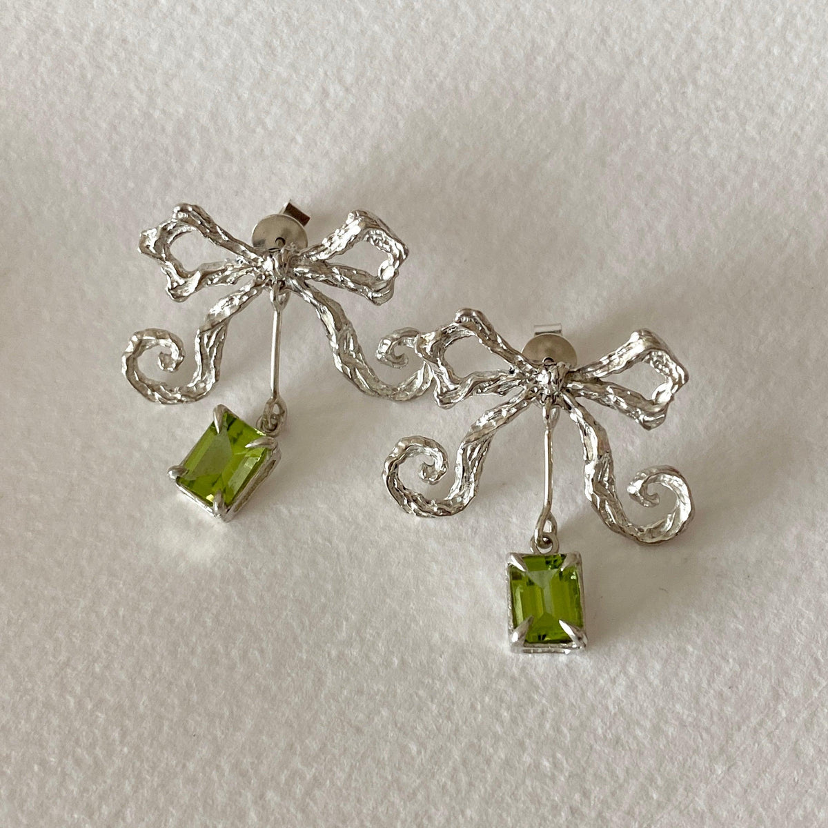 Bow Earrings in Peridot