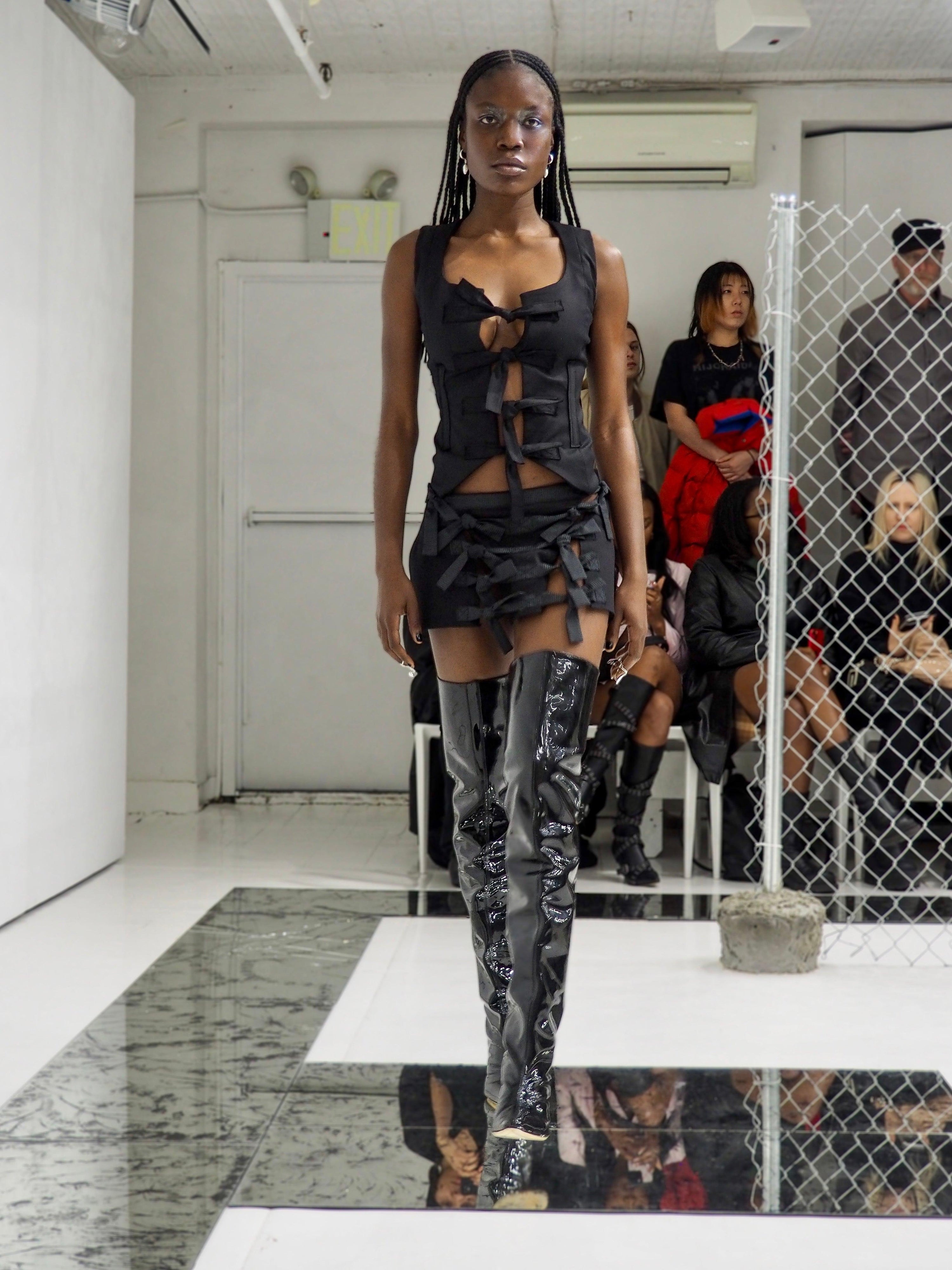 Die Korsett-Krawattenweste