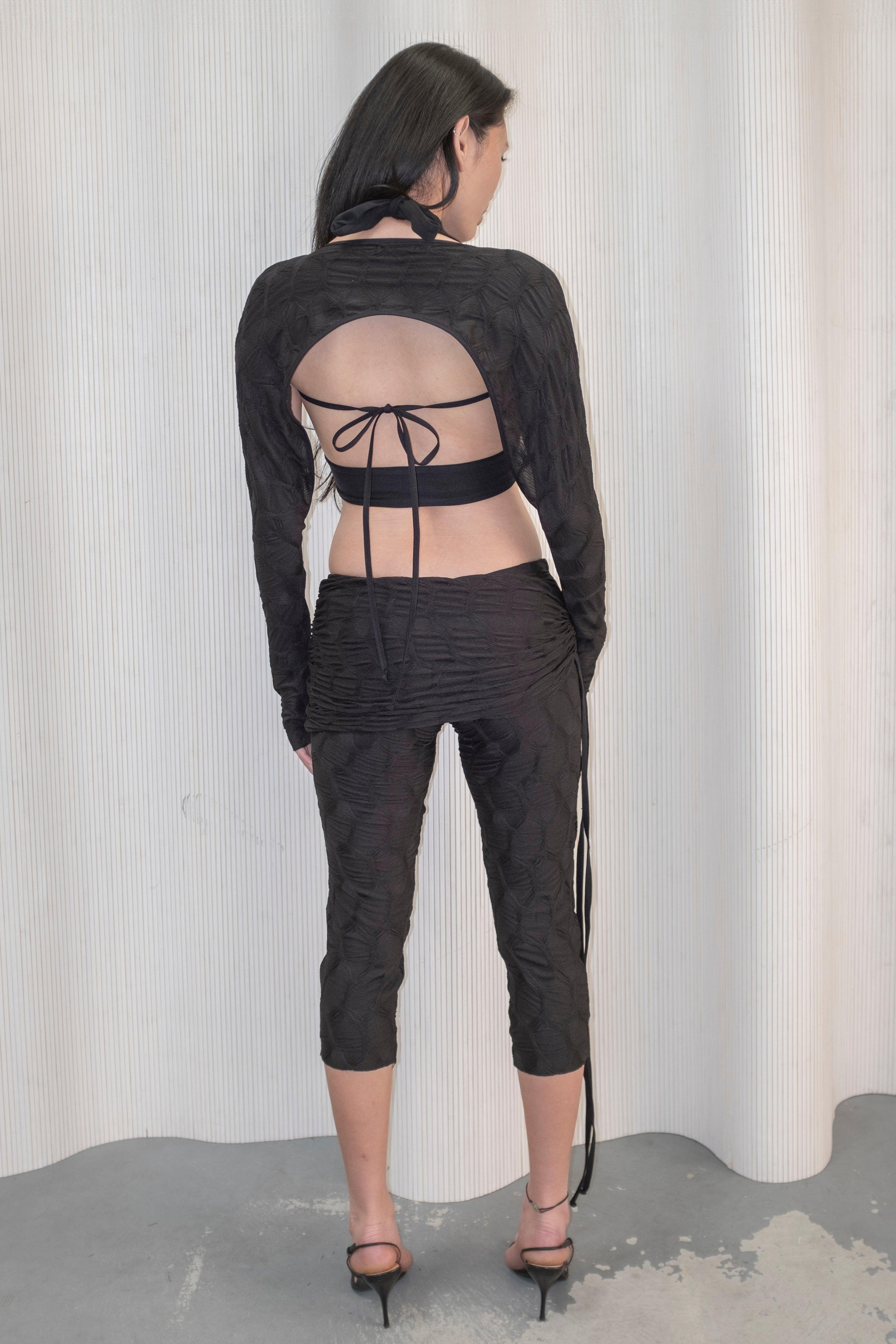 블랙 색상의 류 카프리