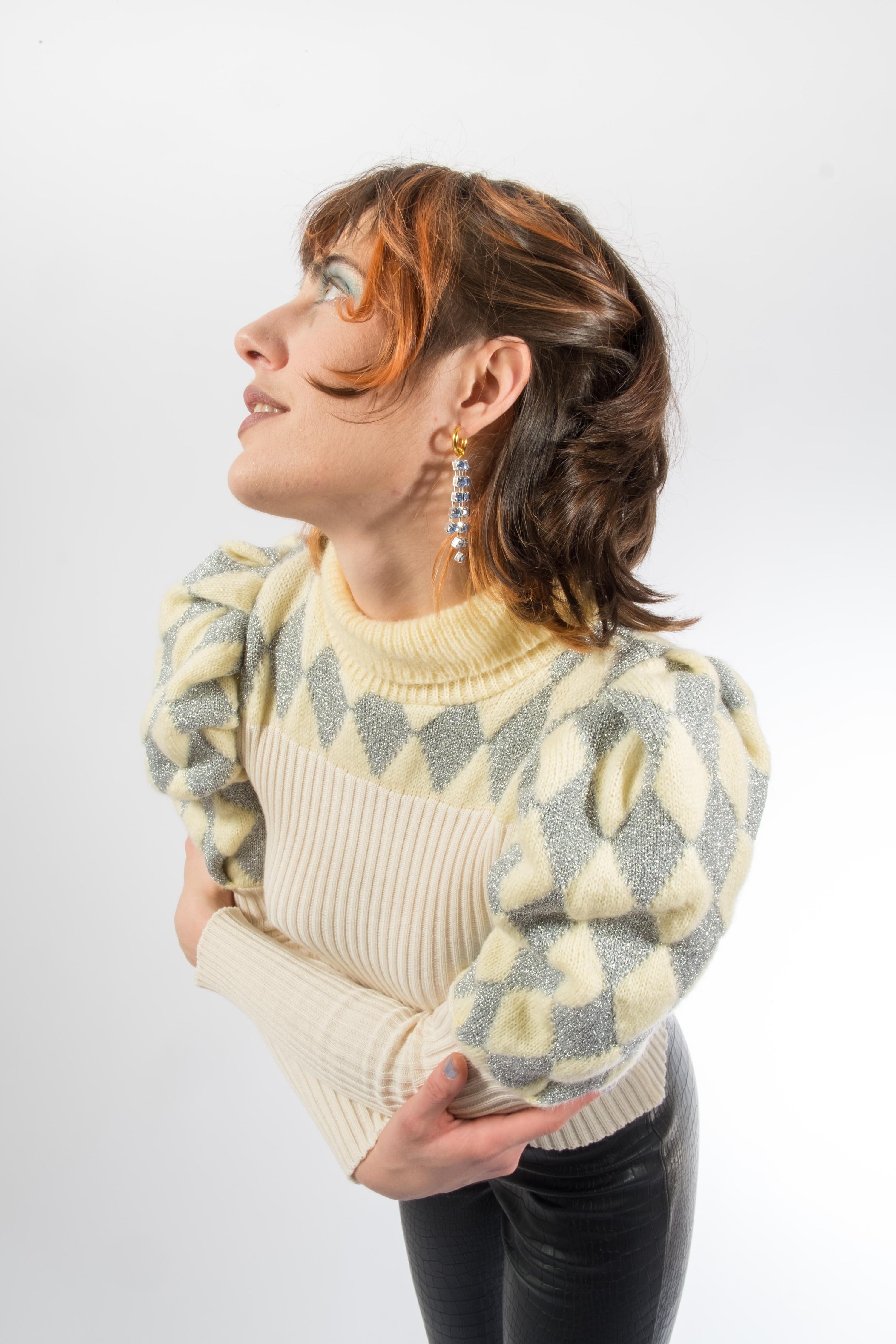 다이아몬드 터틀넥 스웨터