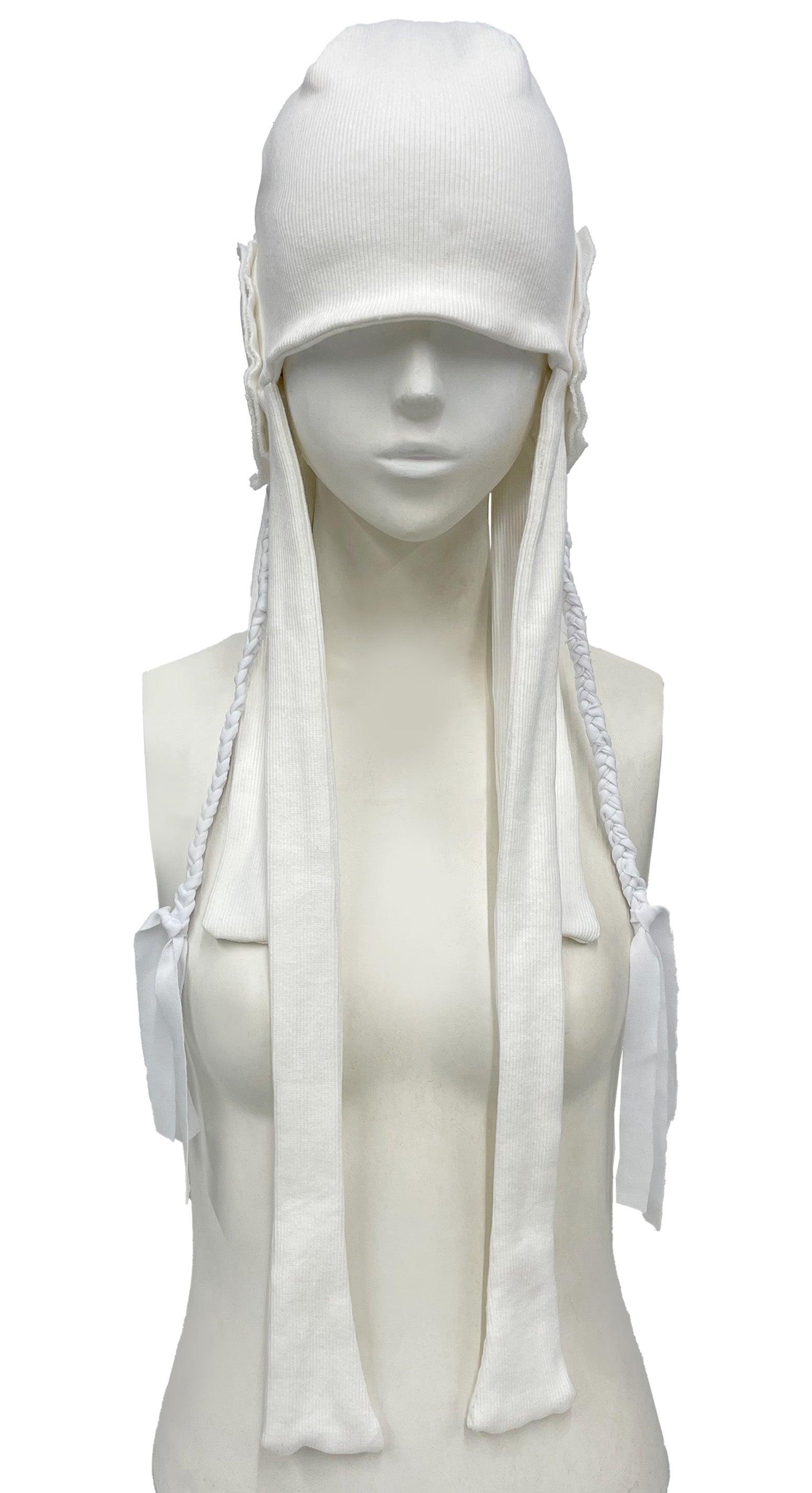 화이트 이어캡 비니