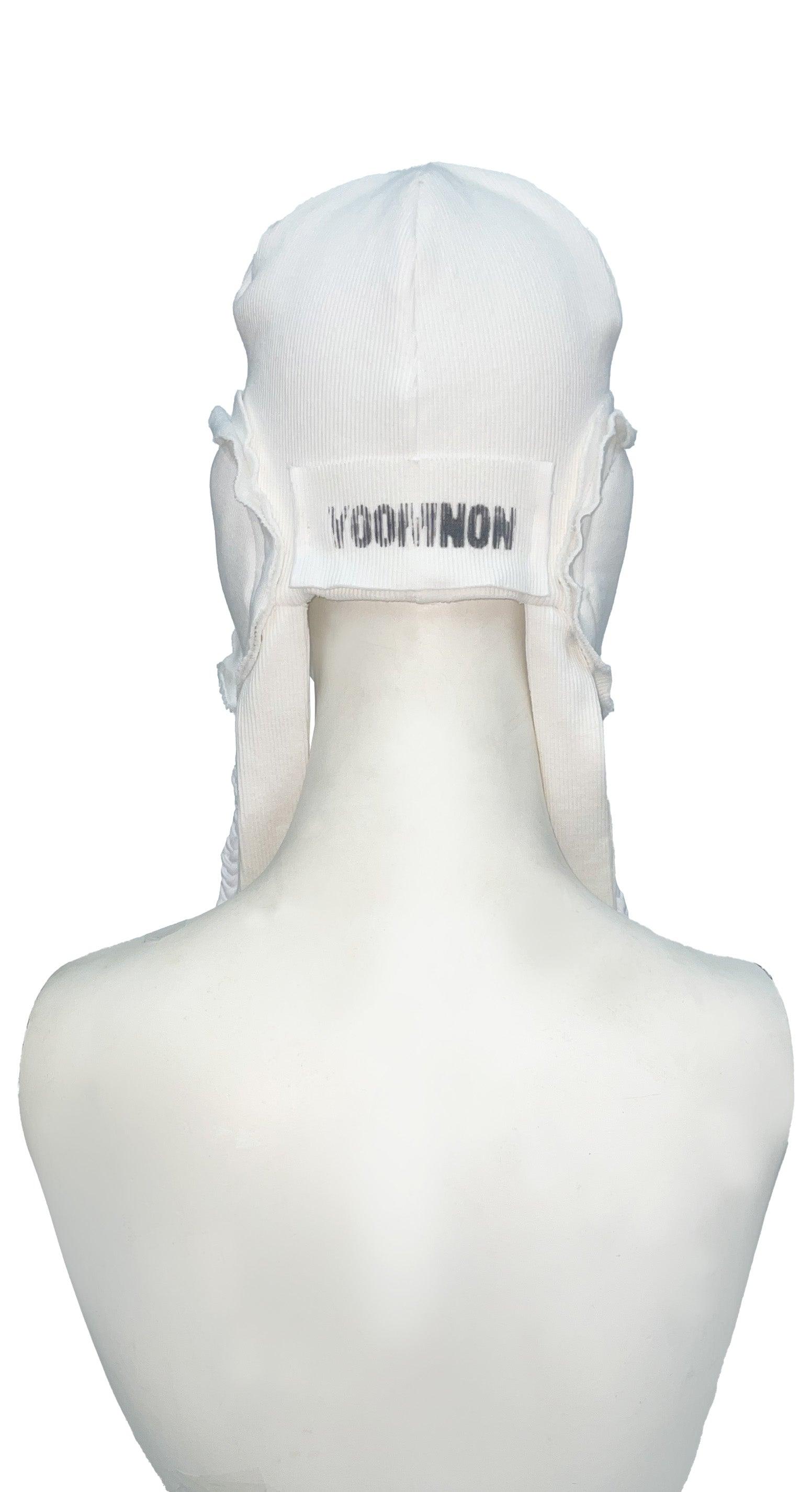 화이트 이어캡 비니