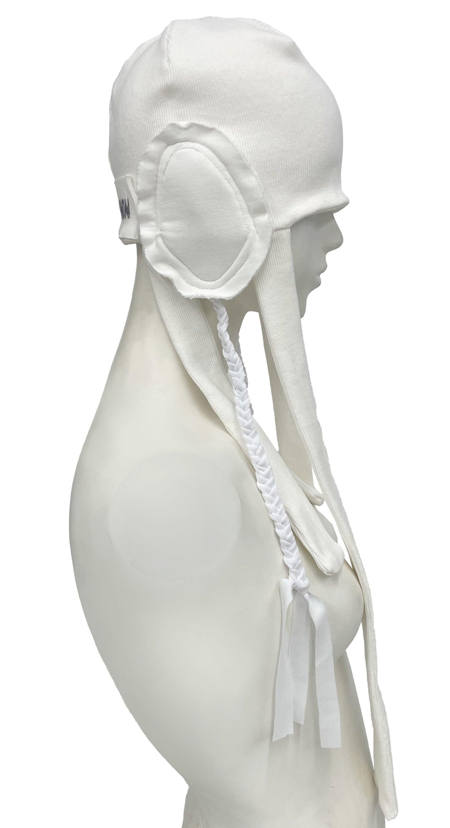 화이트 이어캡 비니