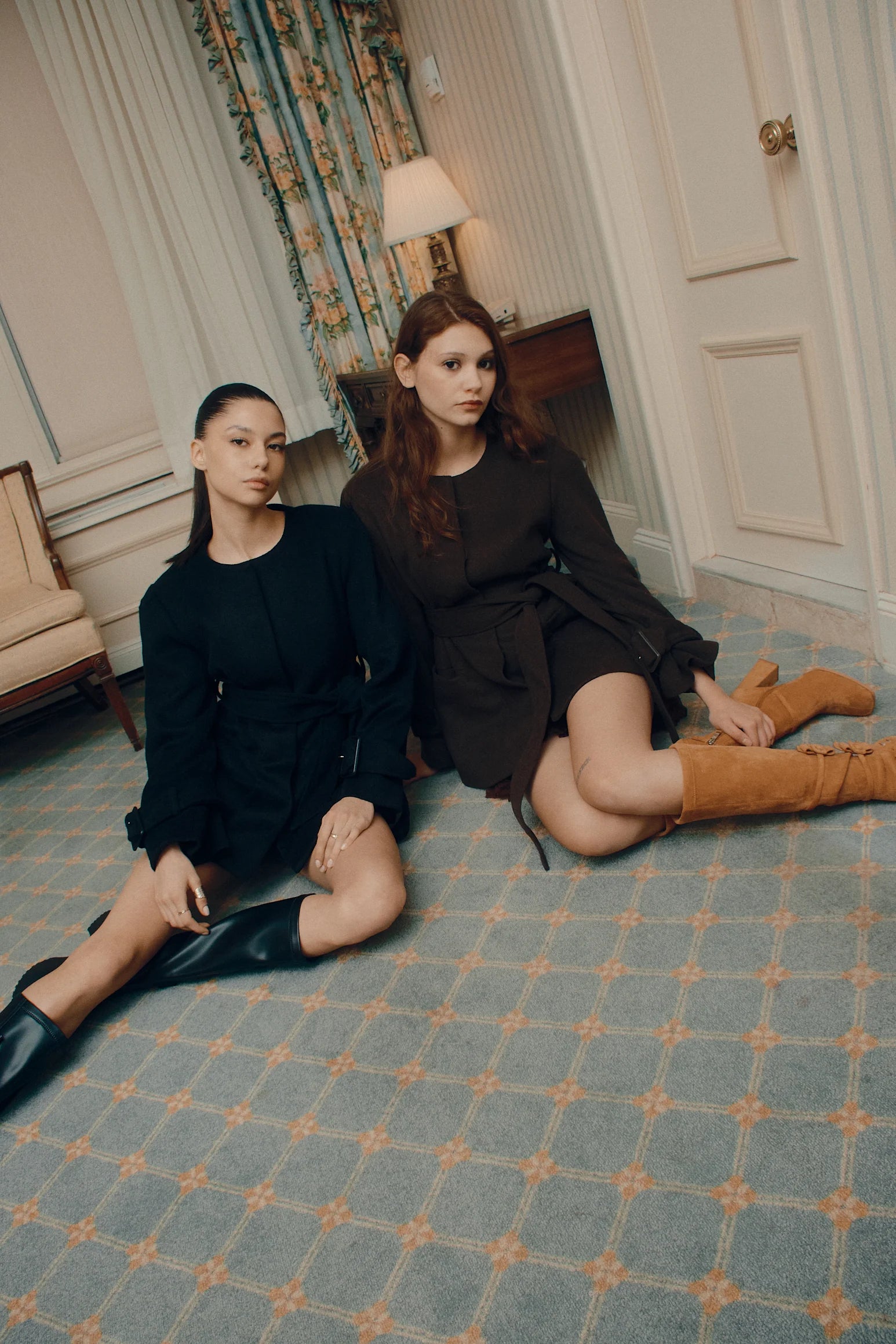 블랙 벨스 울 재킷