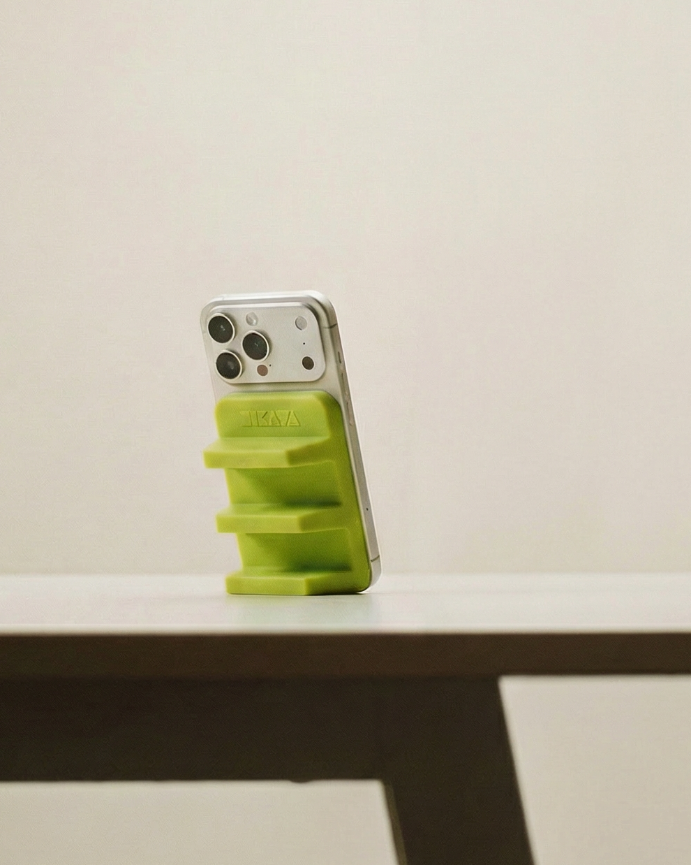 Geta MagSafe Grip & Stand in Chartreuse