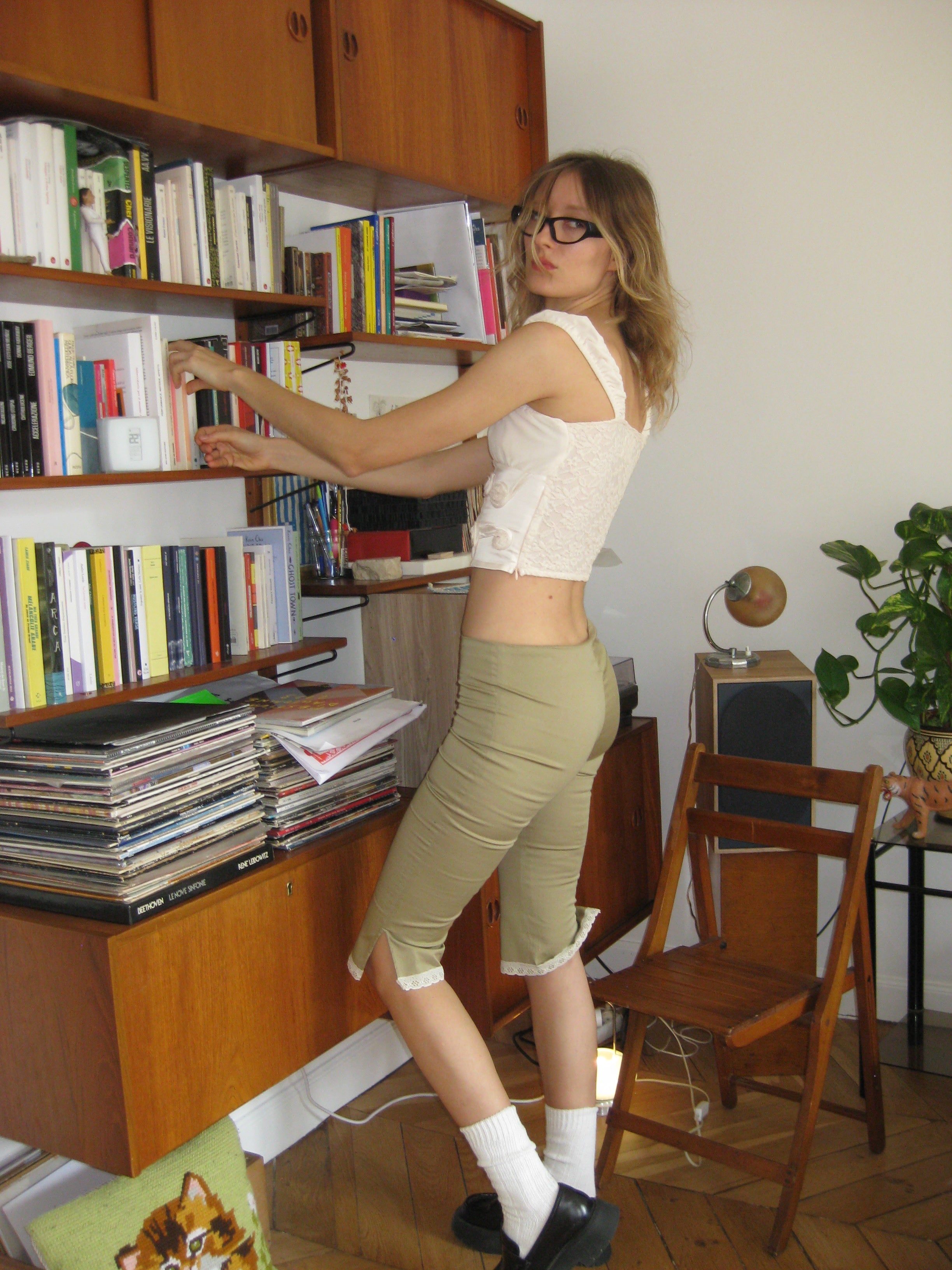 Mary Capri Pants in Tan