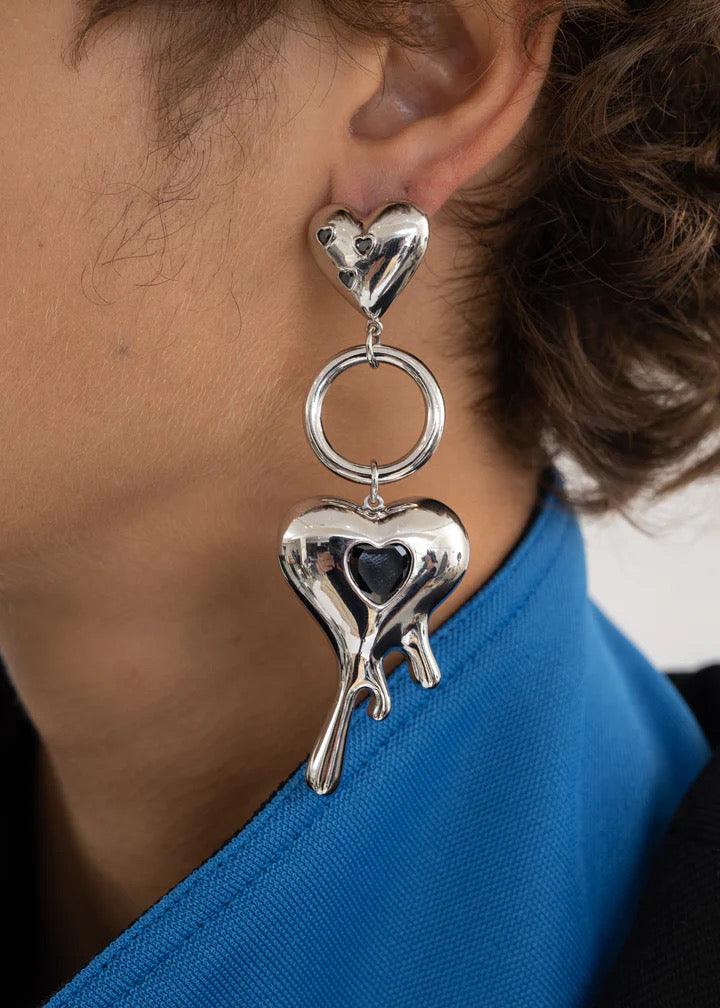 Schmelzender Herz-Ohrring – Schwarz