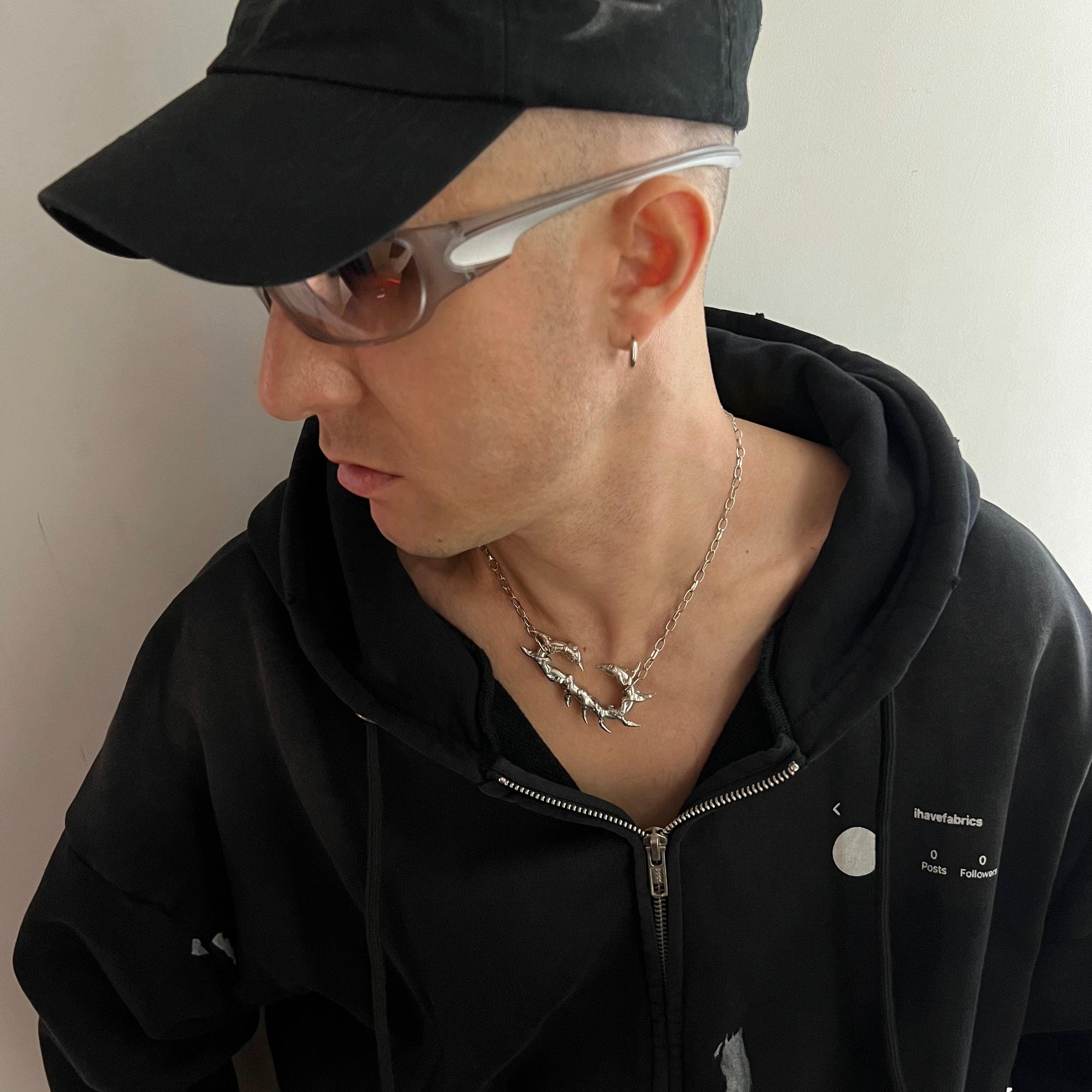 후크 펜던트 목걸이