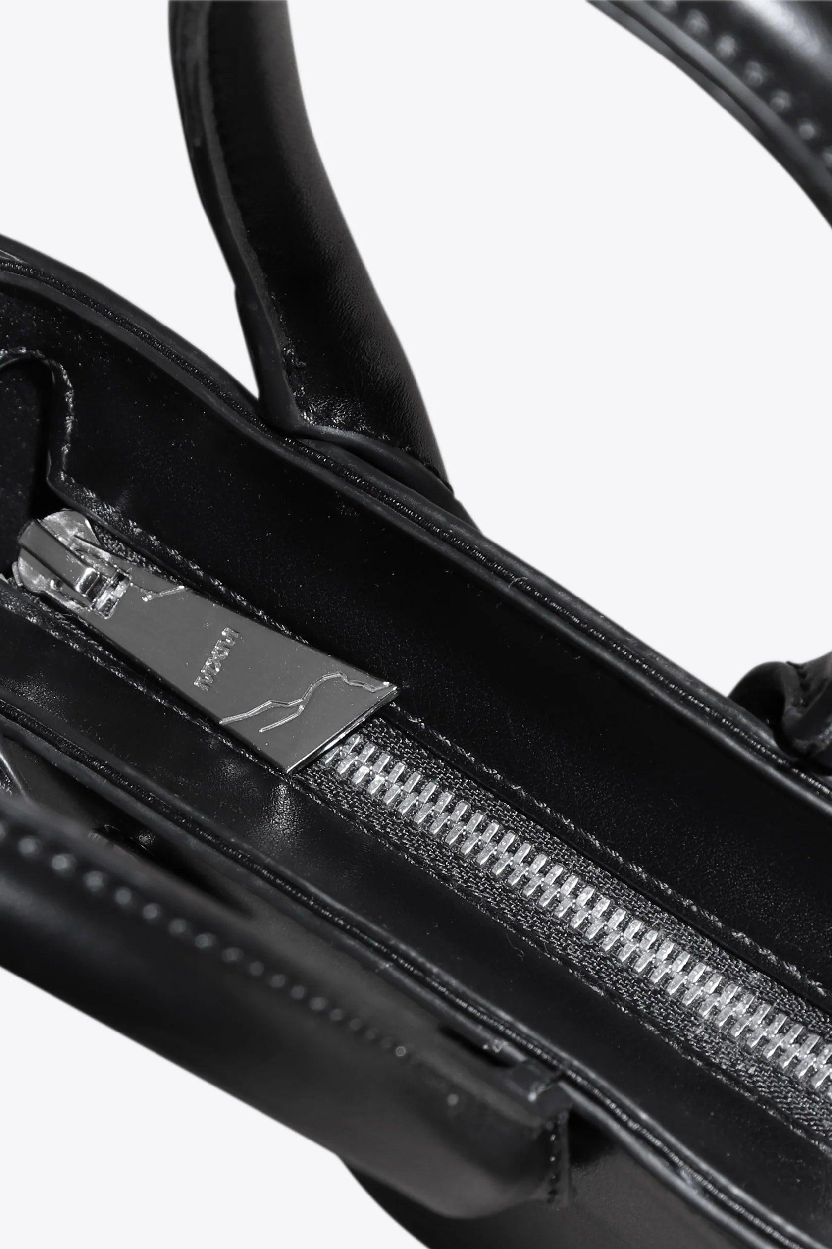 피라미드 모토백