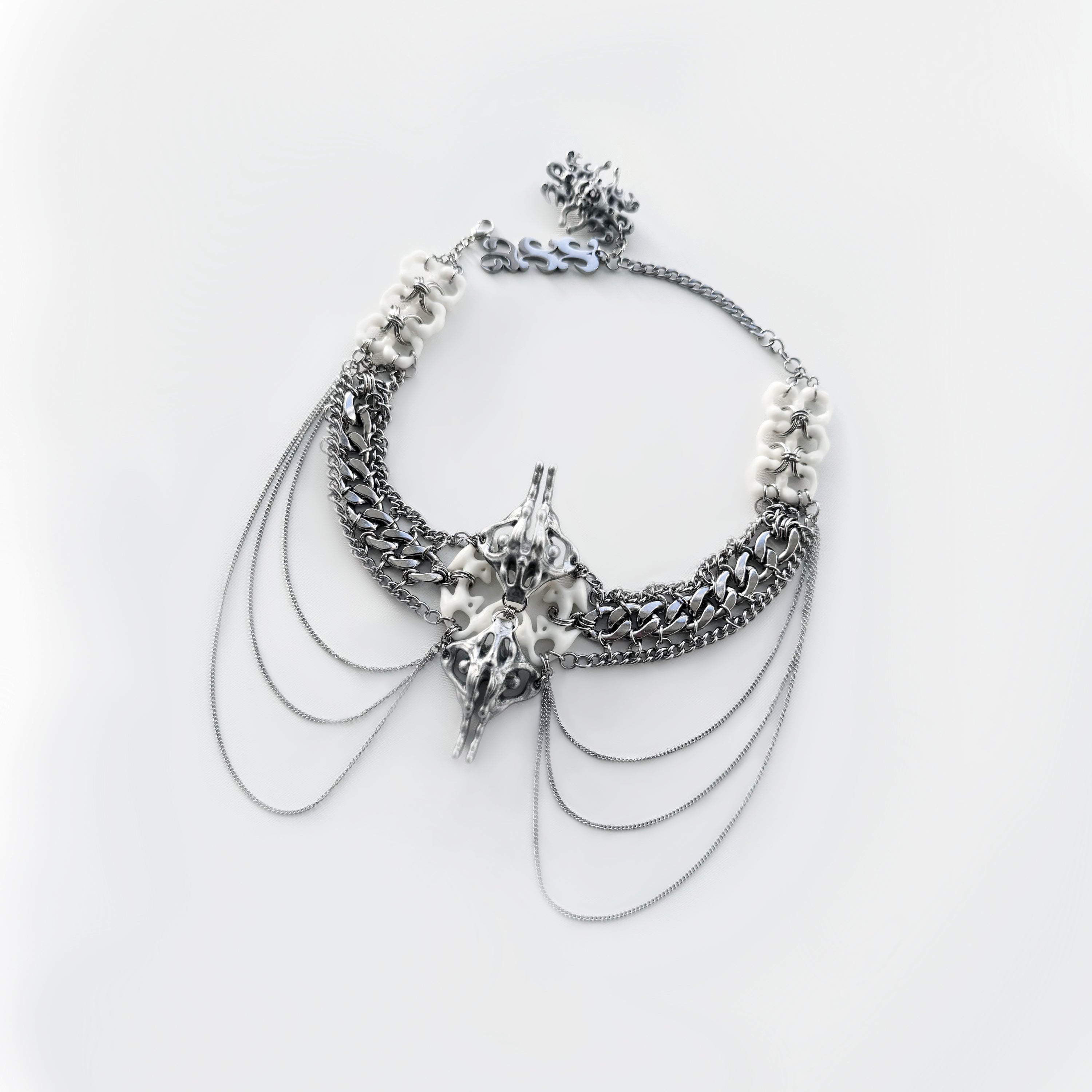 화이트 펠비스 레이어드 초커