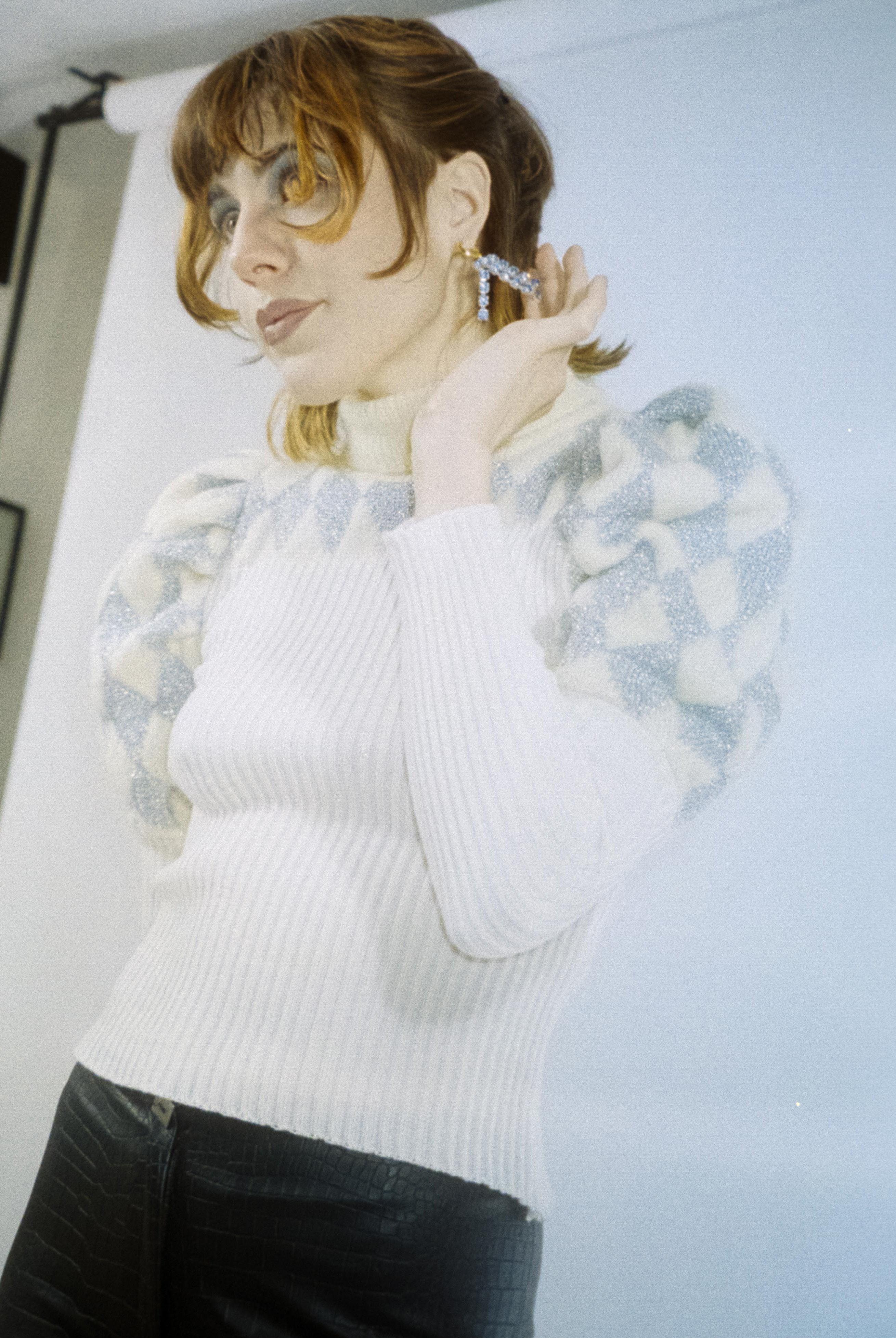 다이아몬드 터틀넥 스웨터