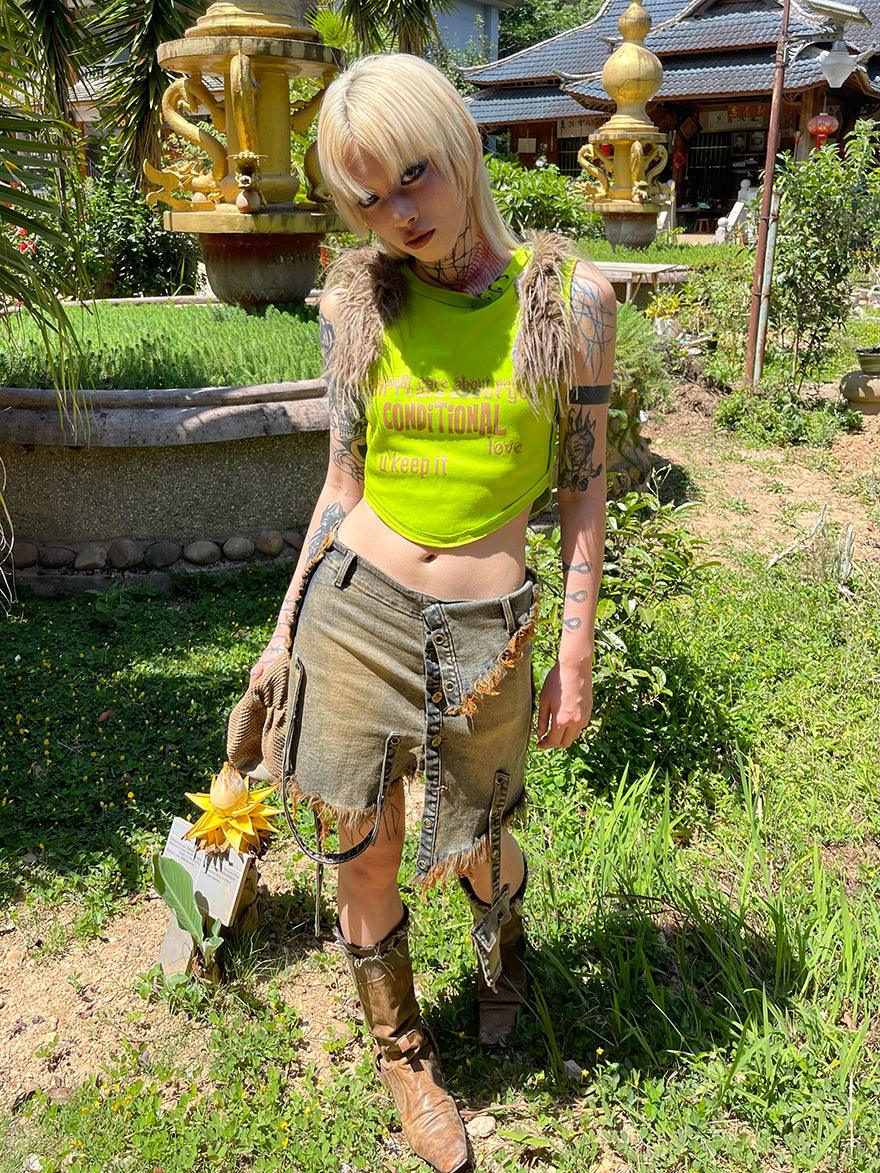 Gebrochener, unregelmäßig geformter Rock