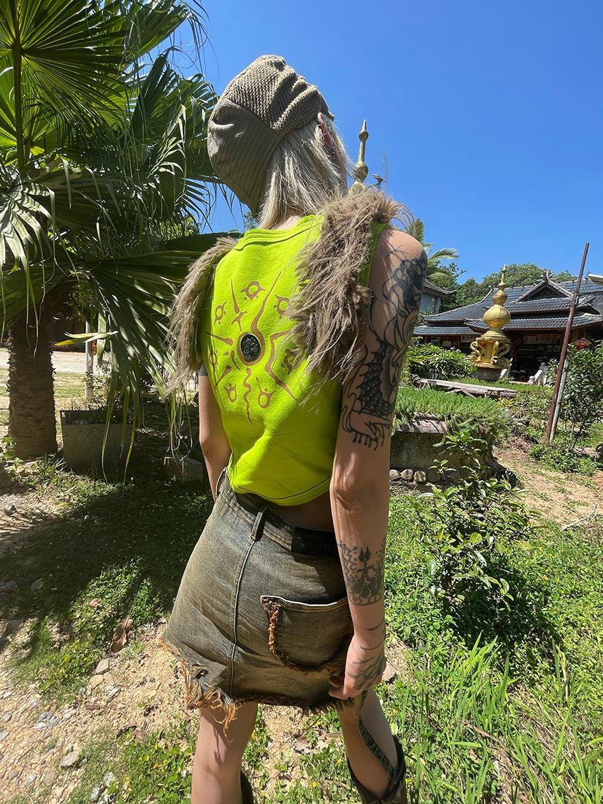 Gebrochener, unregelmäßig geformter Rock