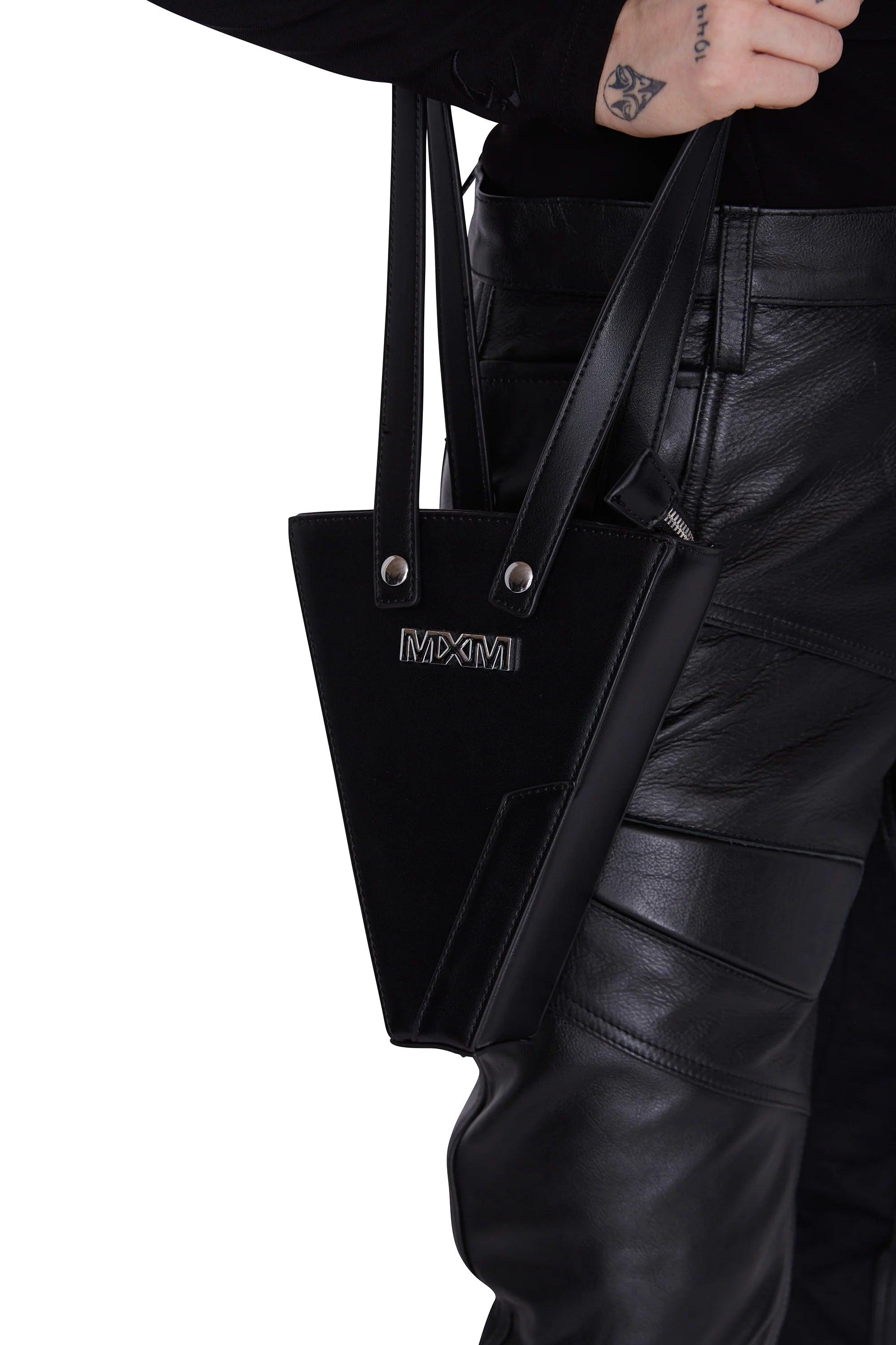 피라미드 모토백