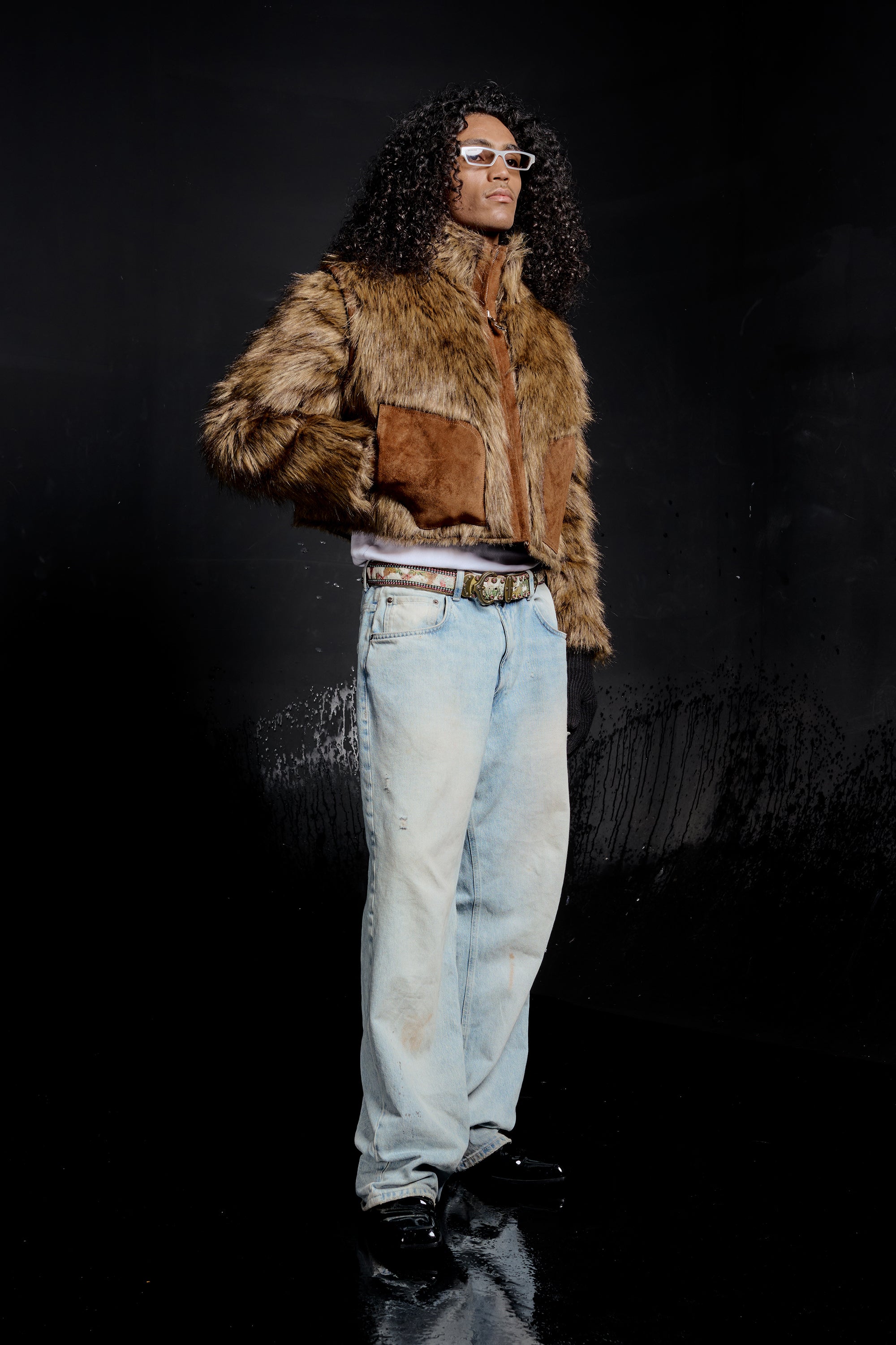 블론드 색상의 세이블 퍼 봄버 재킷