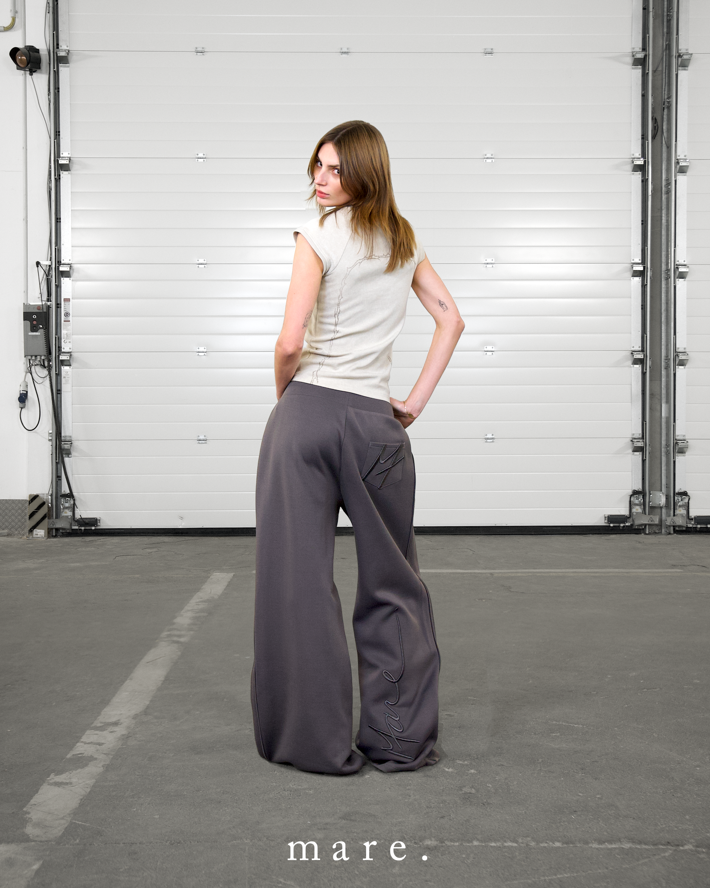 가시 그래픽 티셔츠