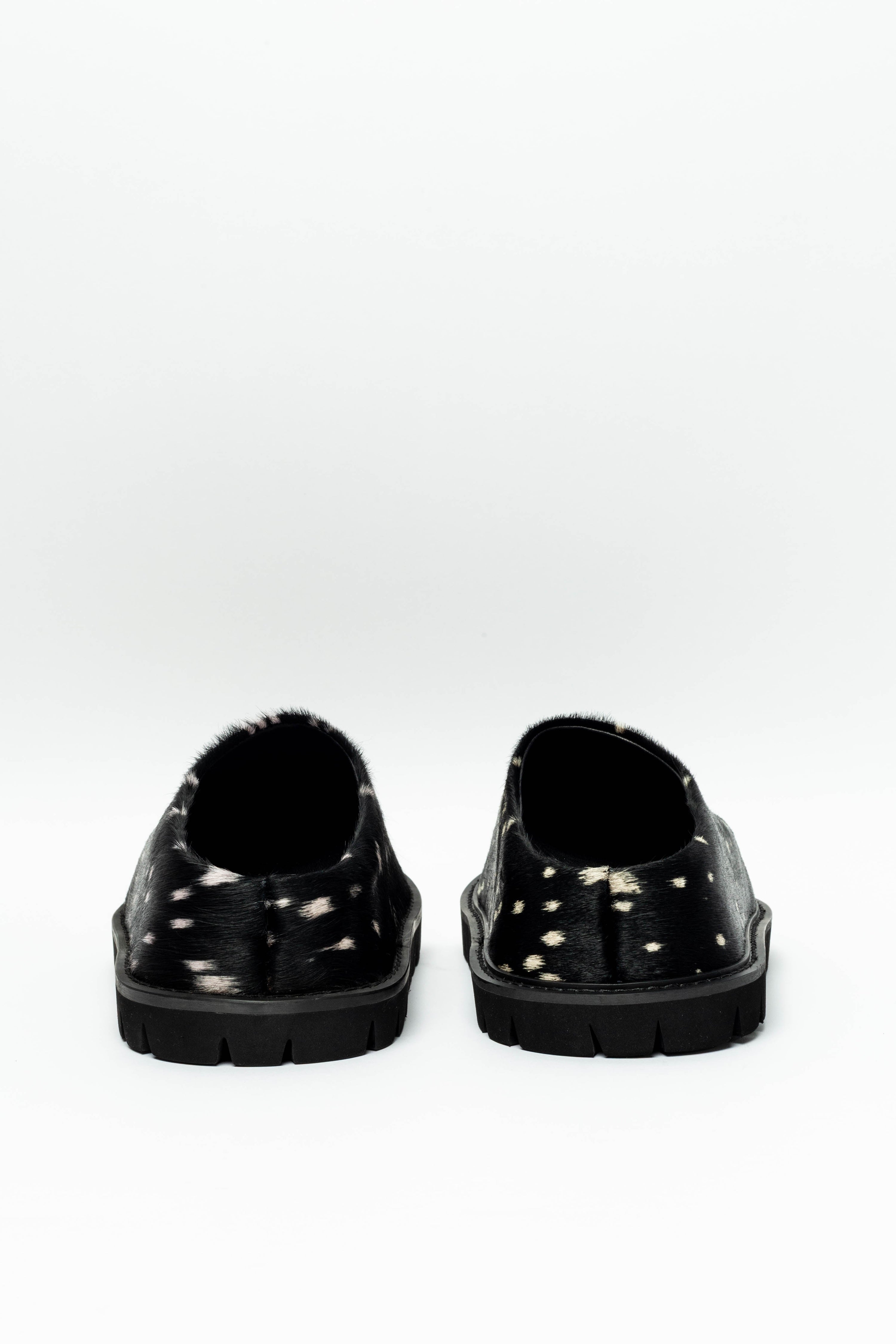 Roam Black Pony