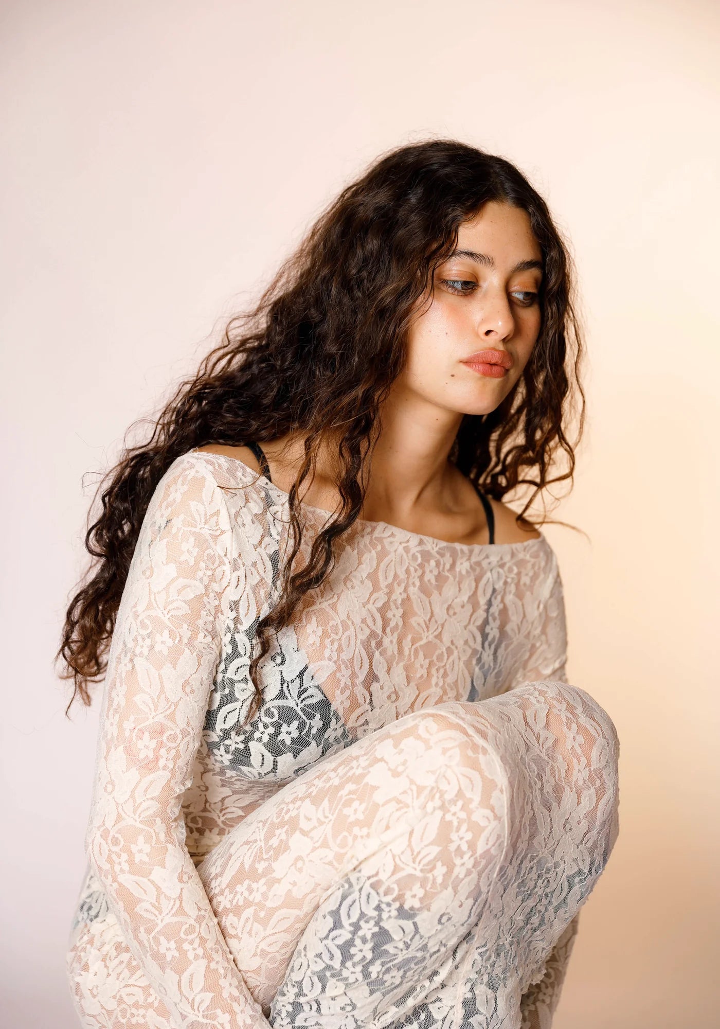 데메터 샌드스톤 레이스 롱슬리브 드레스