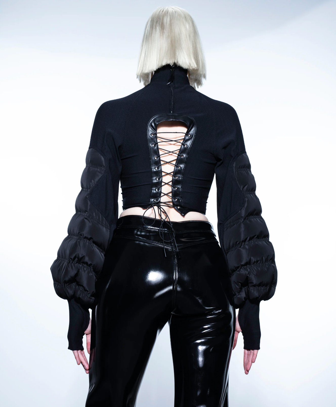 Schwarzer, gesteppter Mesh-Body