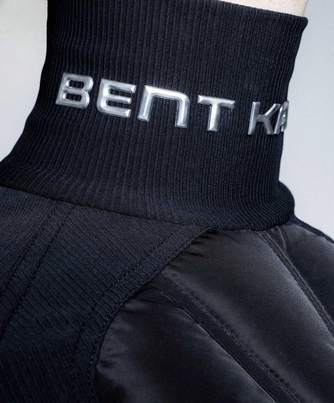 Schwarzer, gesteppter Mesh-Body