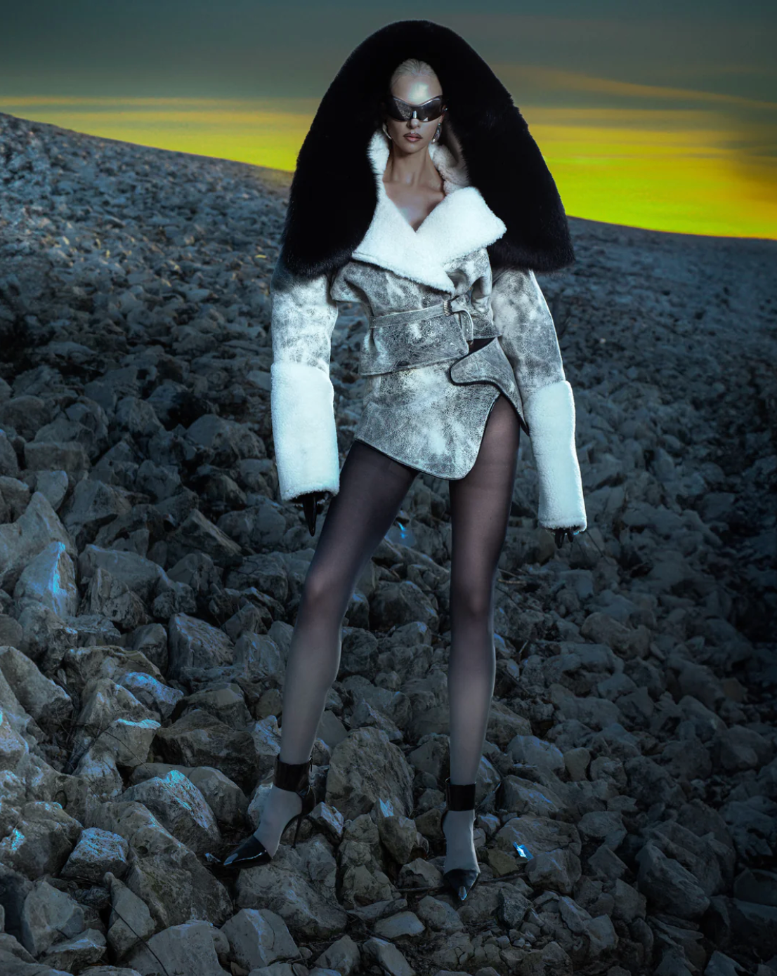 블랙 앤 화이트 크롭 가죽 및 모피 재킷