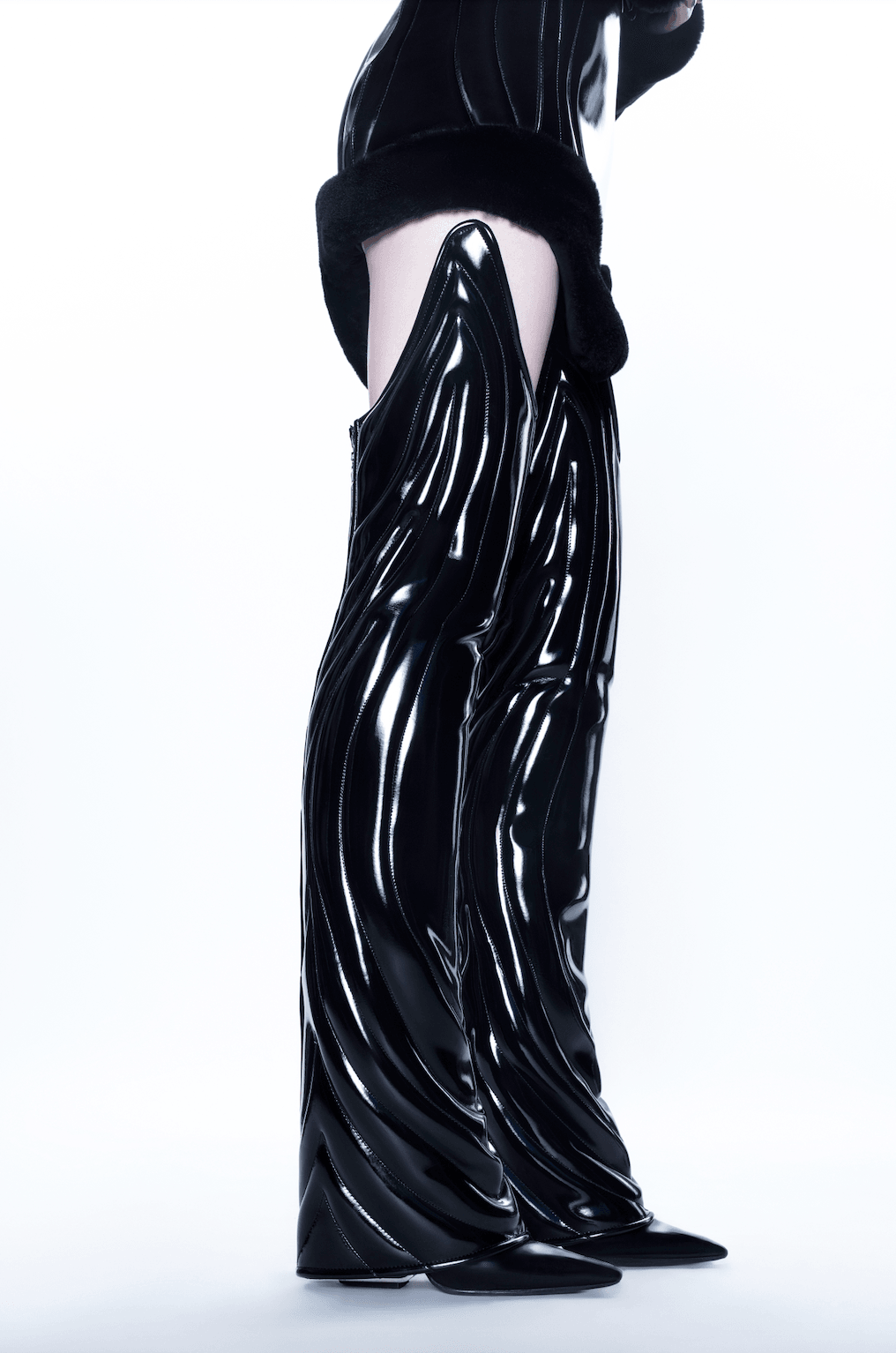 Schwarze Hochglanz-Stepp-Leggings