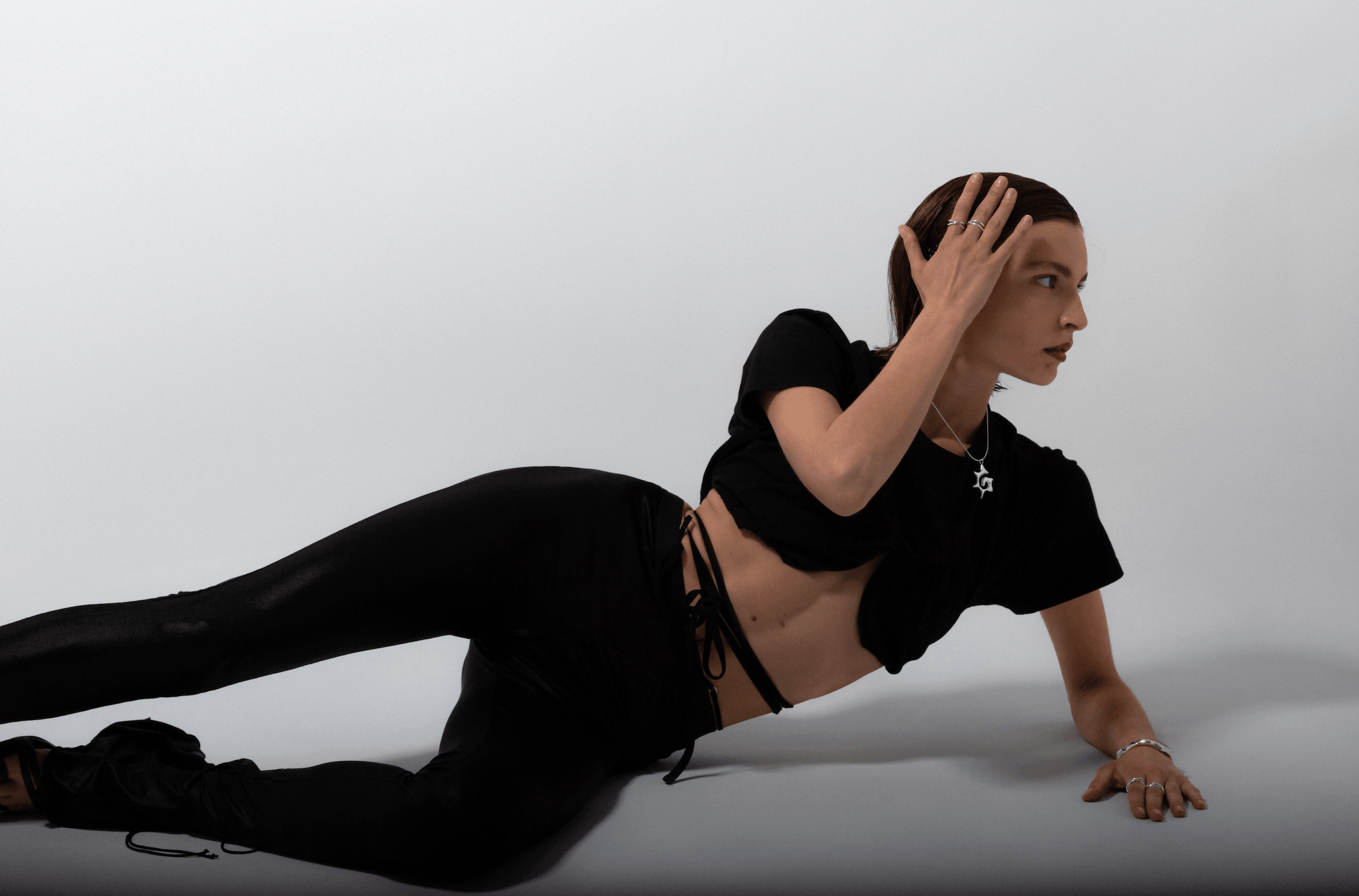 작은 가시 나선형 목걸이