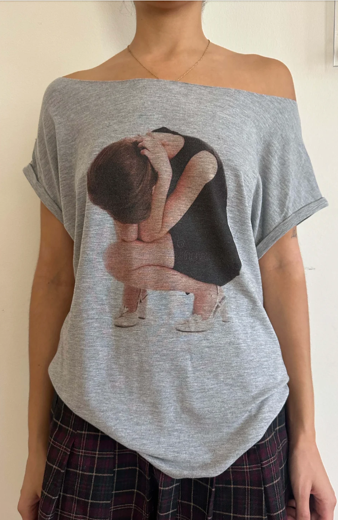 무드 오프 숄더 티셔츠