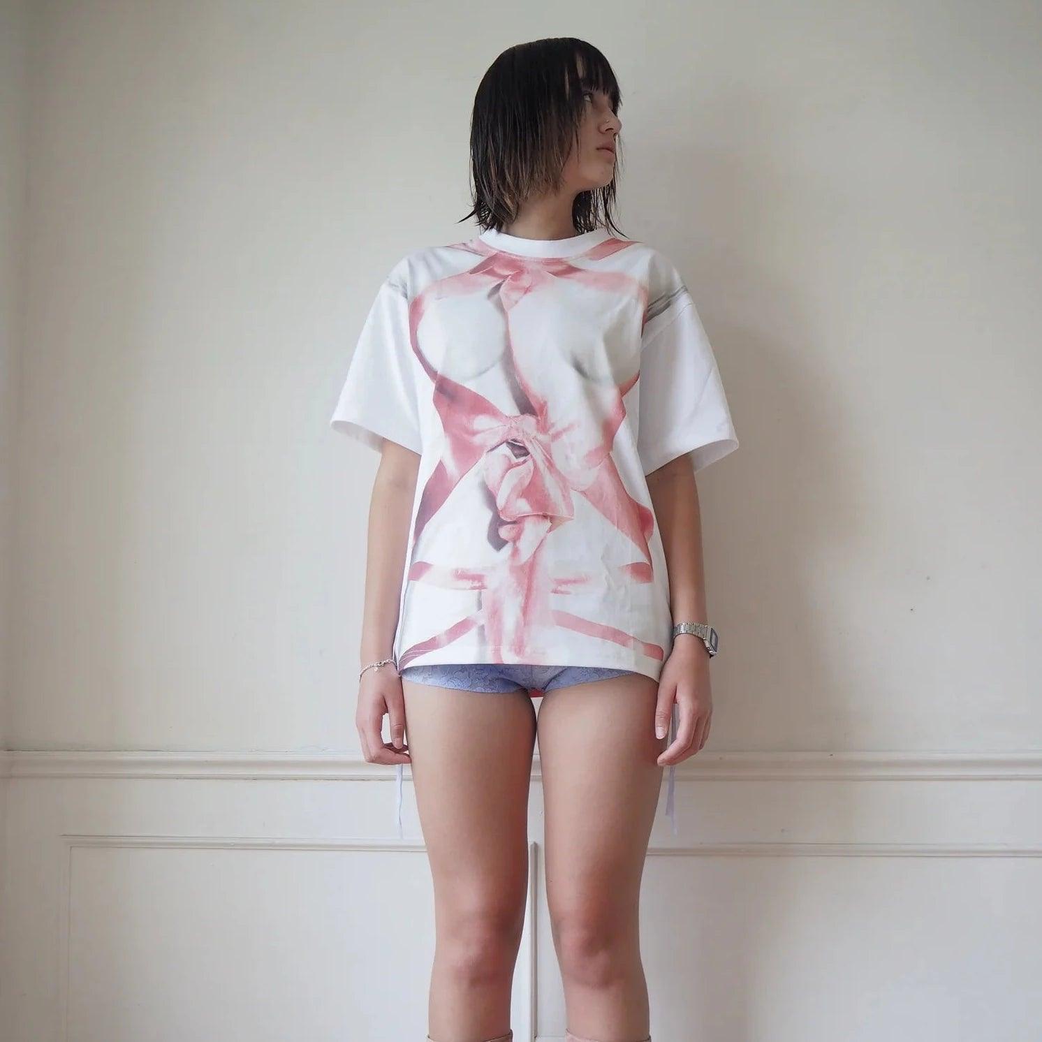 丝带 (Si Dai) T-Shirt