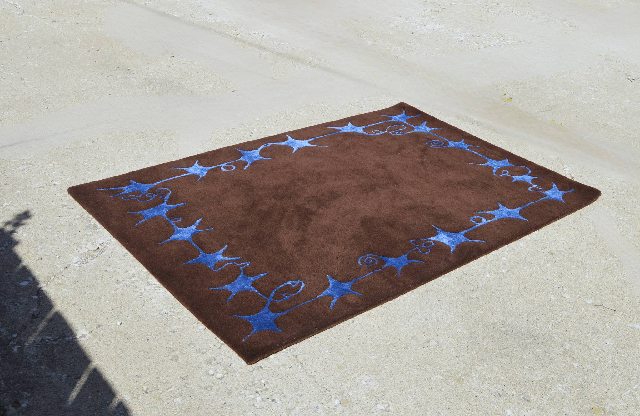 The Swirly Star Rug in Brown