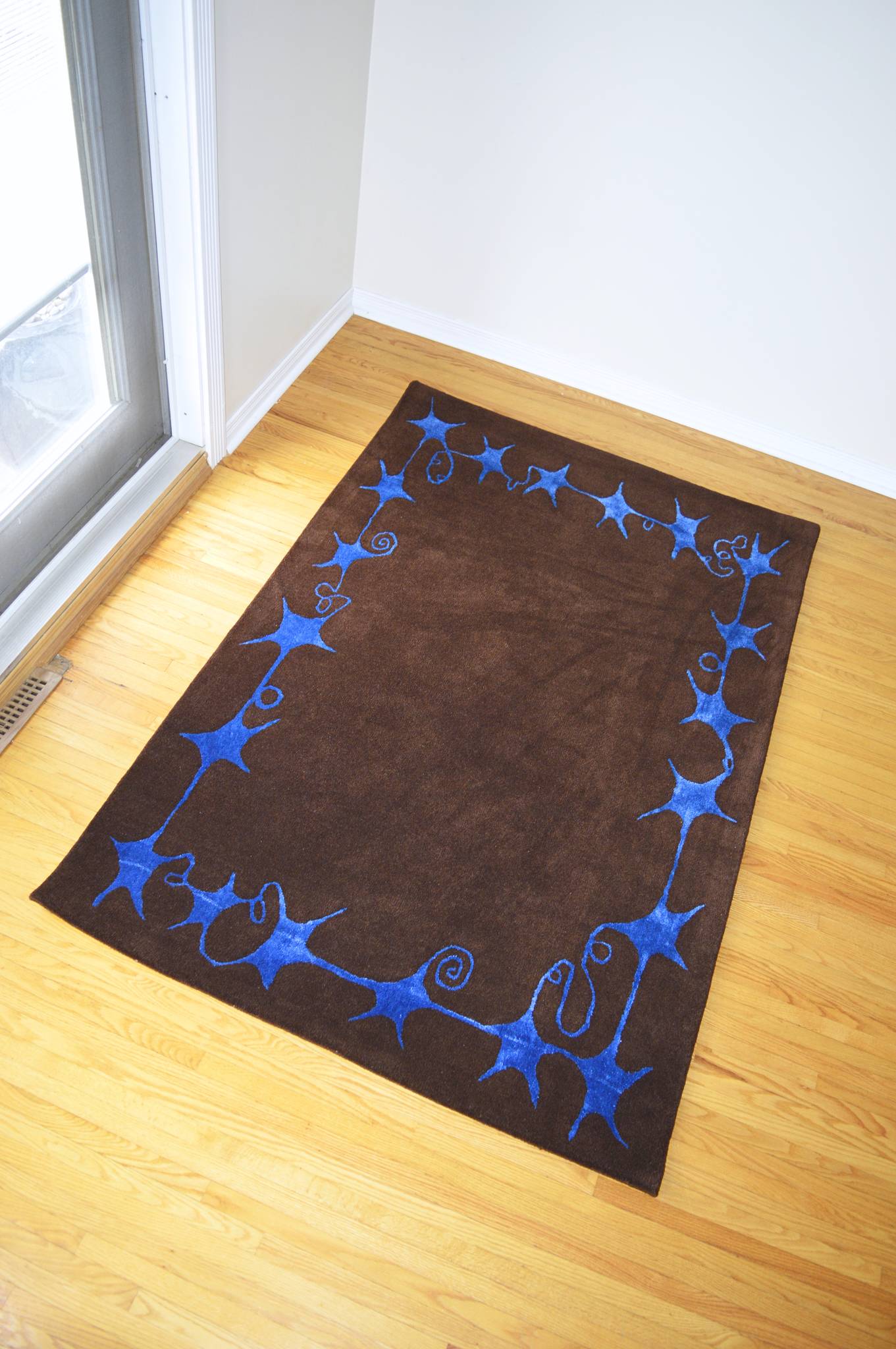 The Swirly Star Rug in Brown