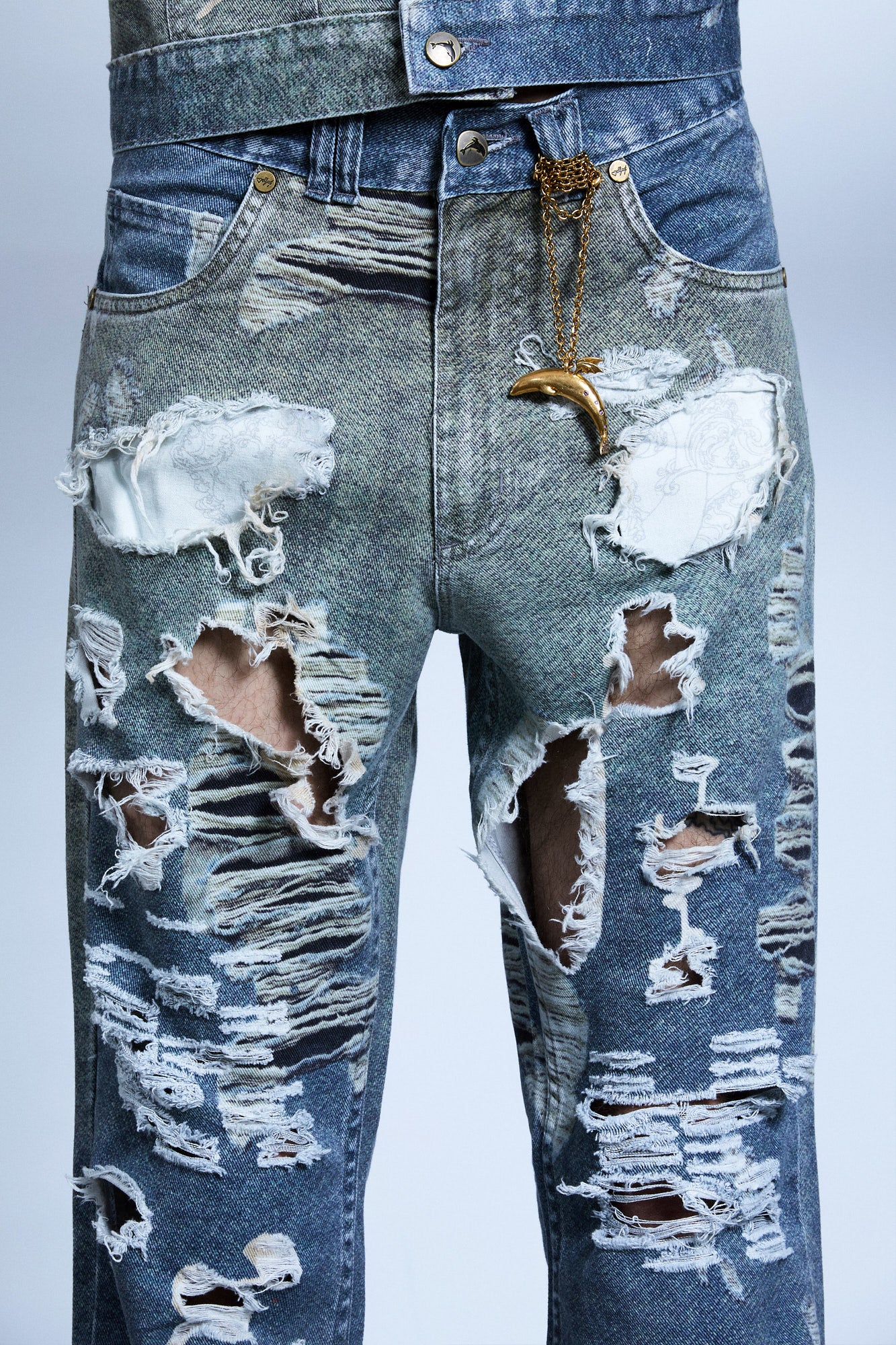 Meta Distressed Jeans