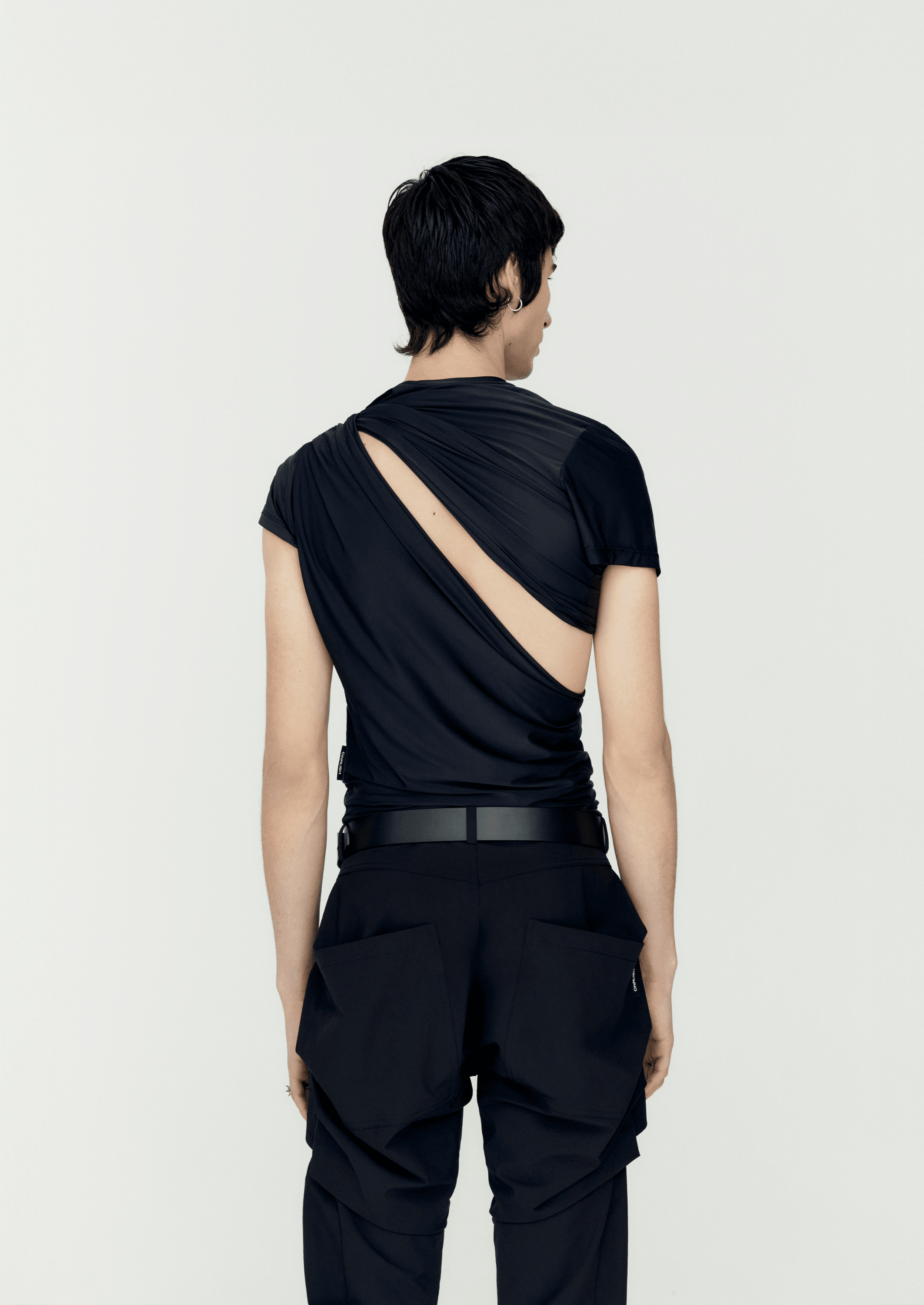 블랙 비대칭 드레이프 탑