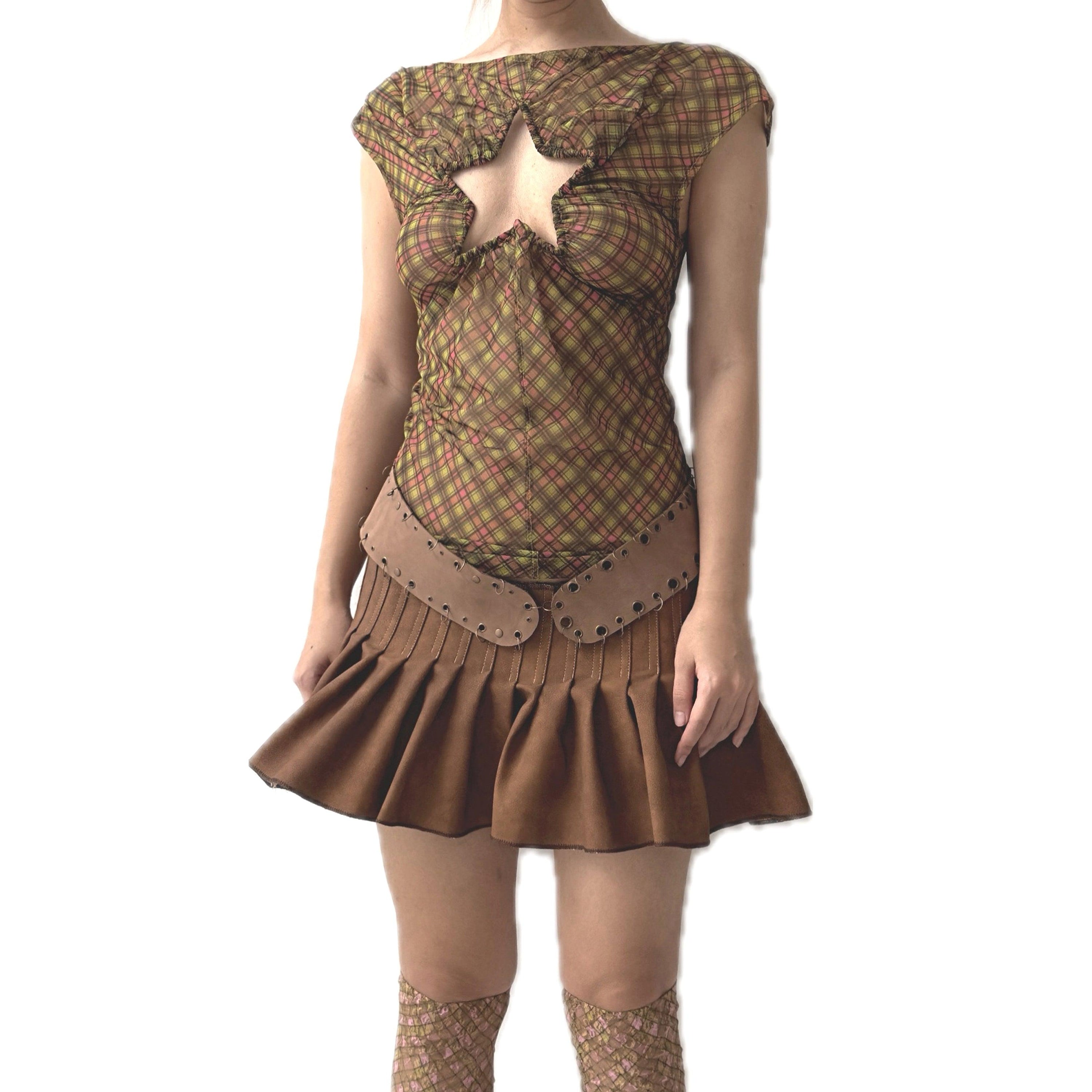 플레드 메시 스타 컷아웃 티셔츠