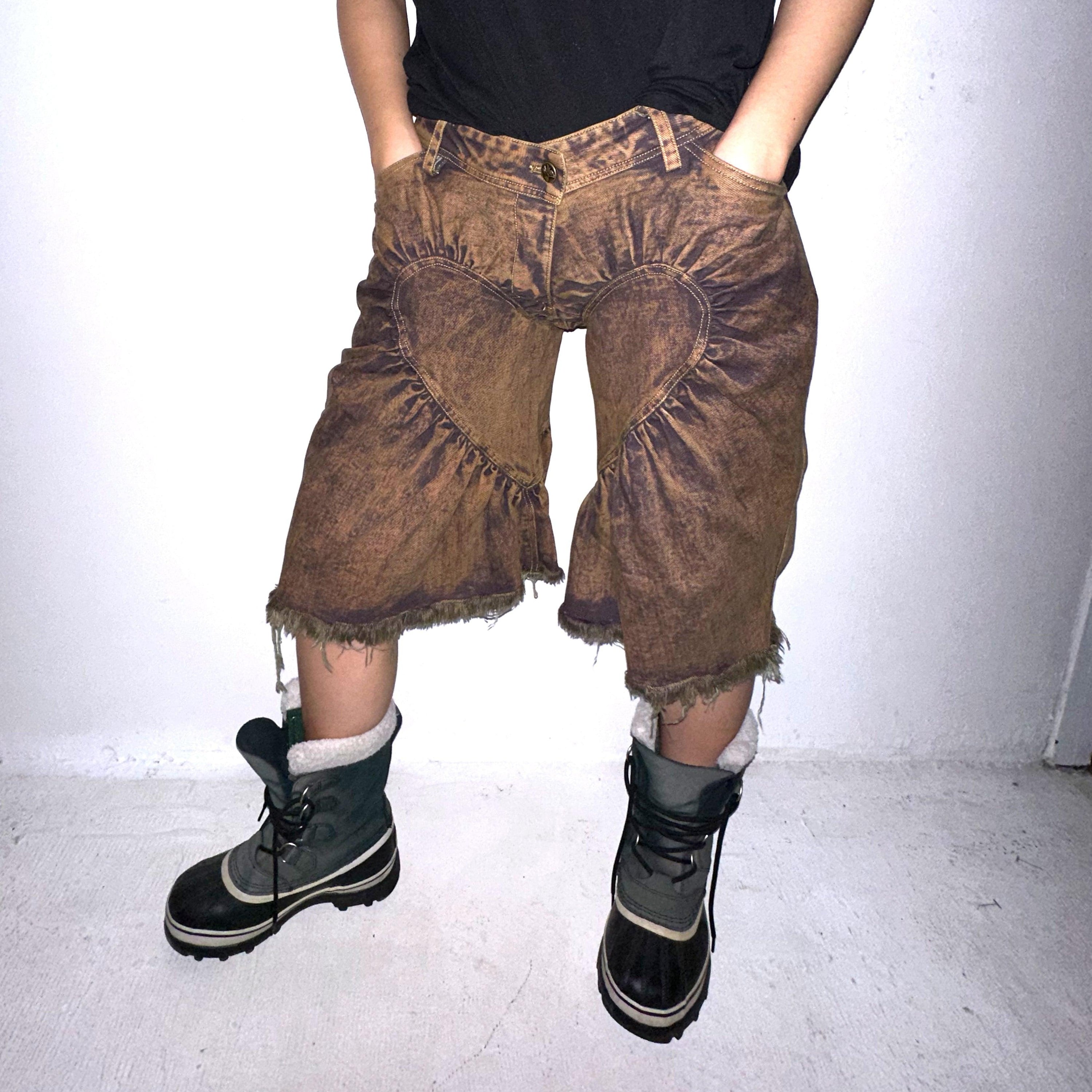 유니섹스 셔링 하트 디스트레스드 데님 반바지