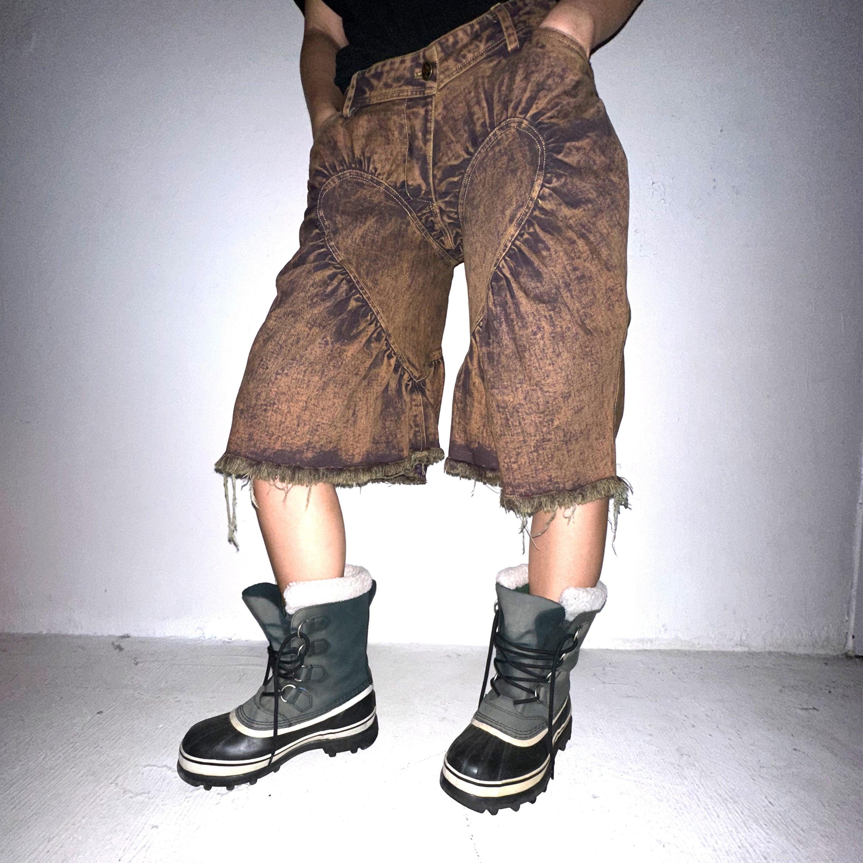 유니섹스 셔링 하트 디스트레스드 데님 반바지