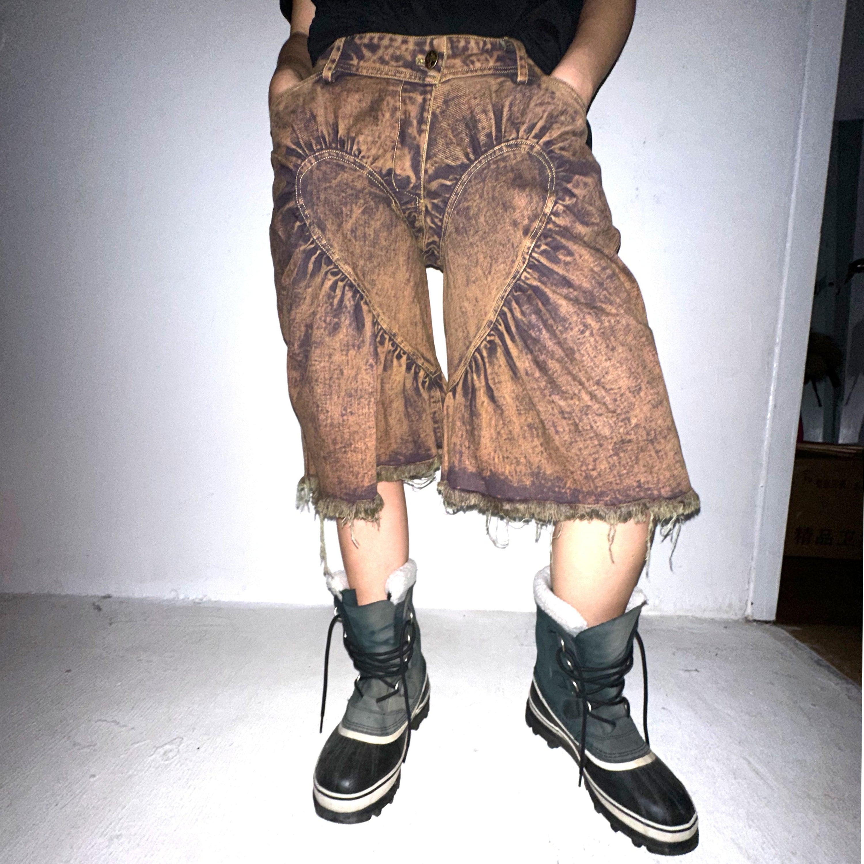 유니섹스 셔링 하트 디스트레스드 데님 반바지