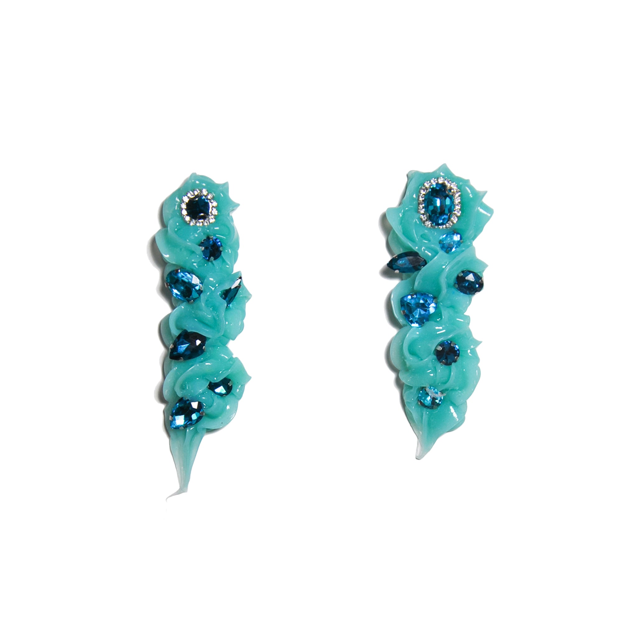 Blaue Ohrringe mit gepeitschten Juwelen