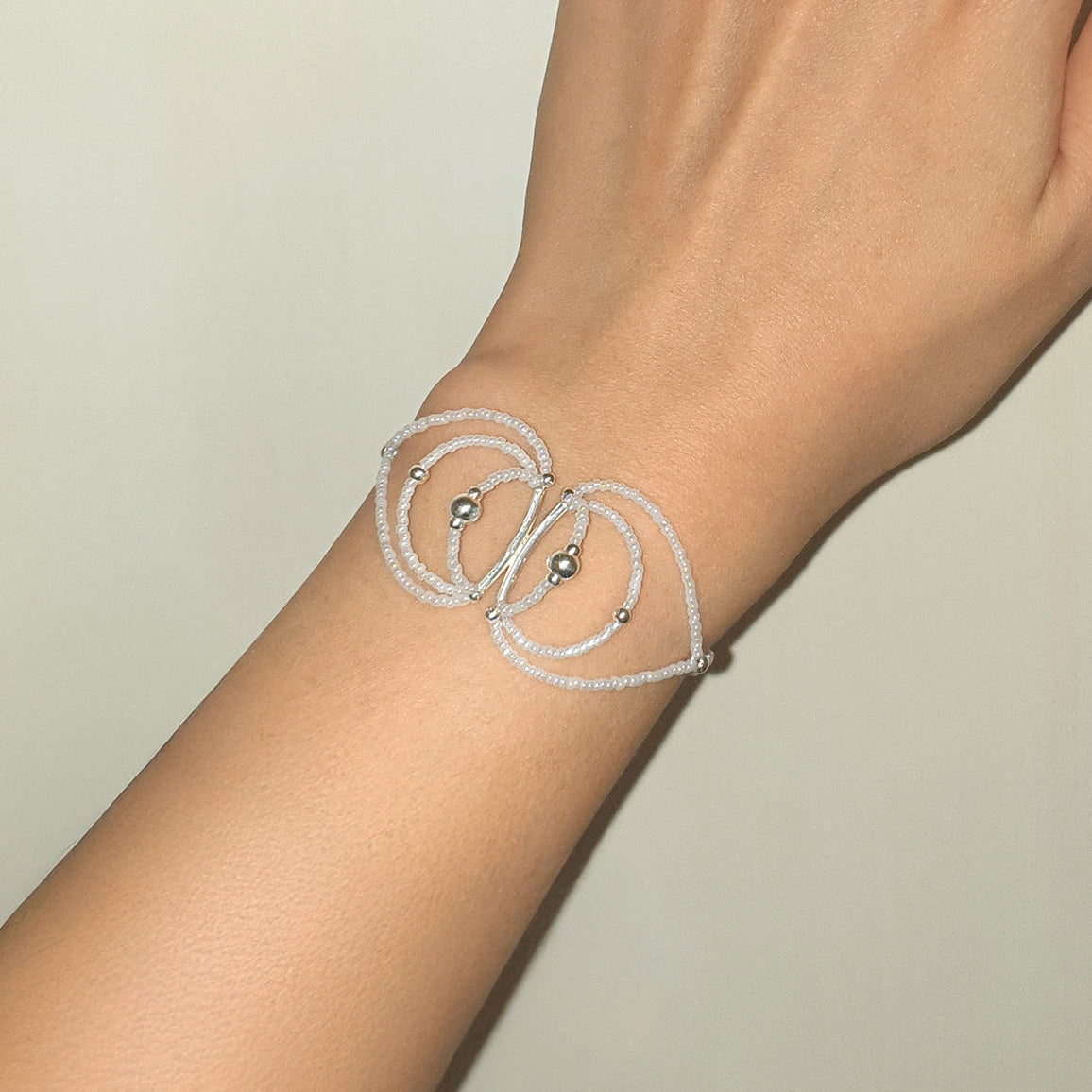 Whispering Halo Bracelet 01