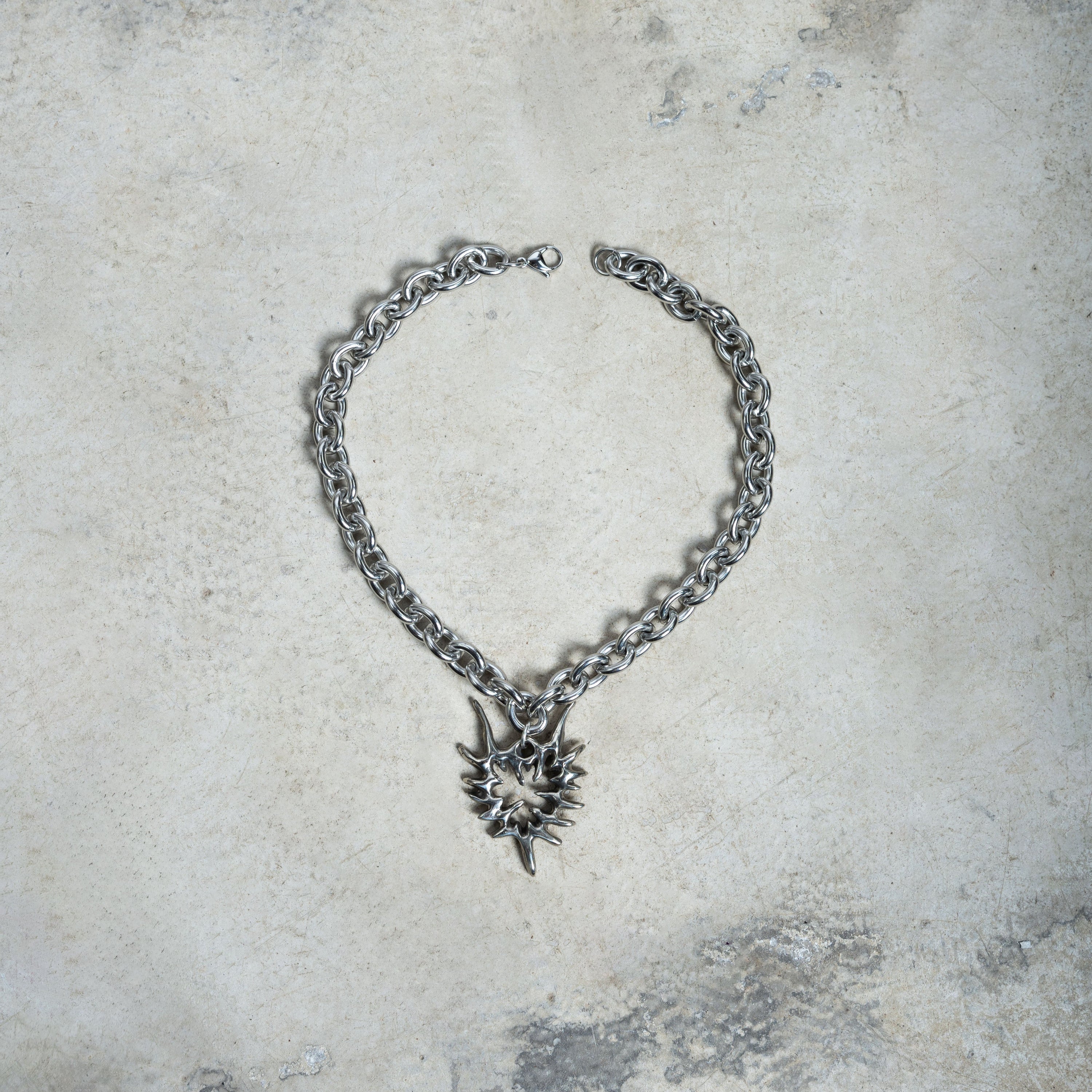 추상 하트 목걸이 