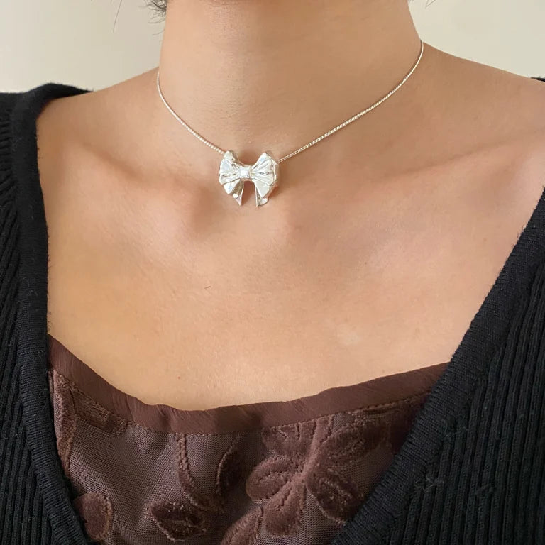 Bow Necklace