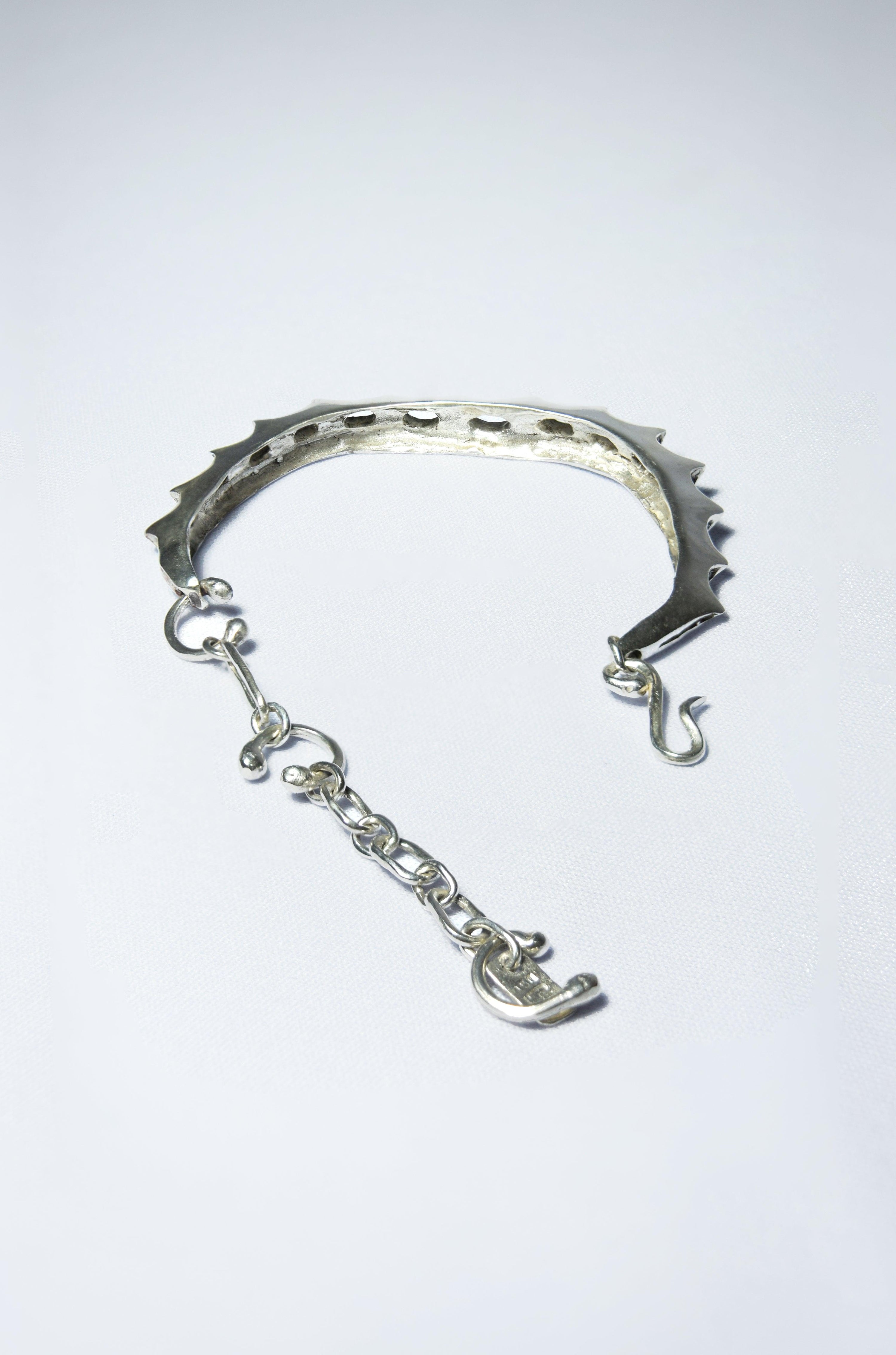 쉘 스파이크 팔찌