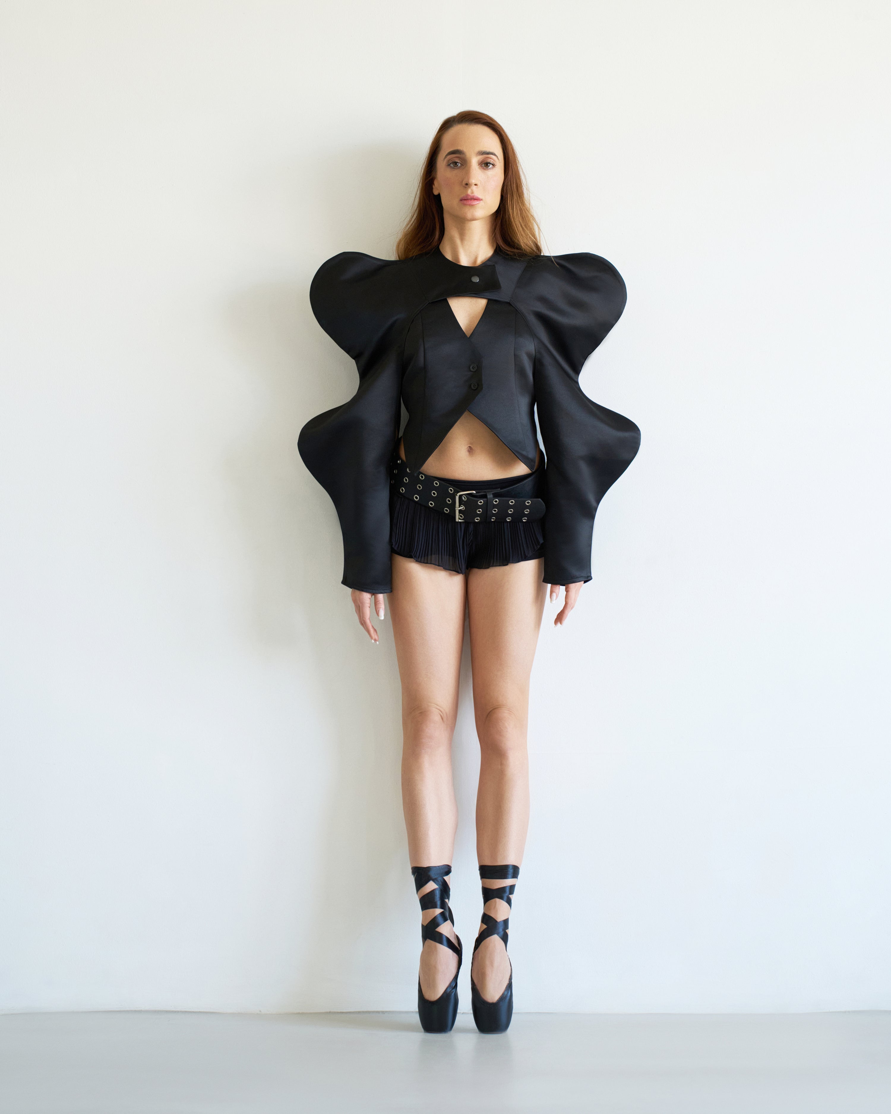 블랙 새틴 조끼와 매칭 볼레로