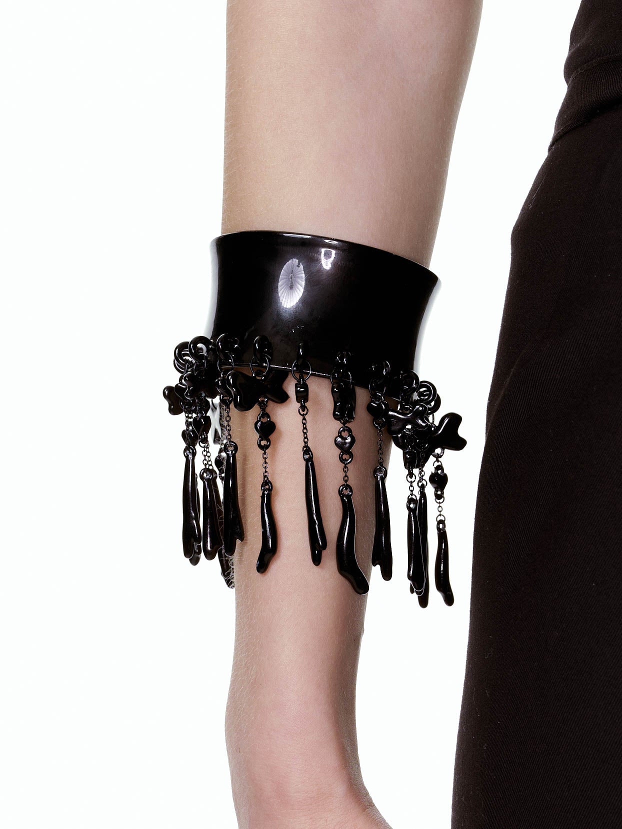 Swaying Arm Bracelet in BLACK